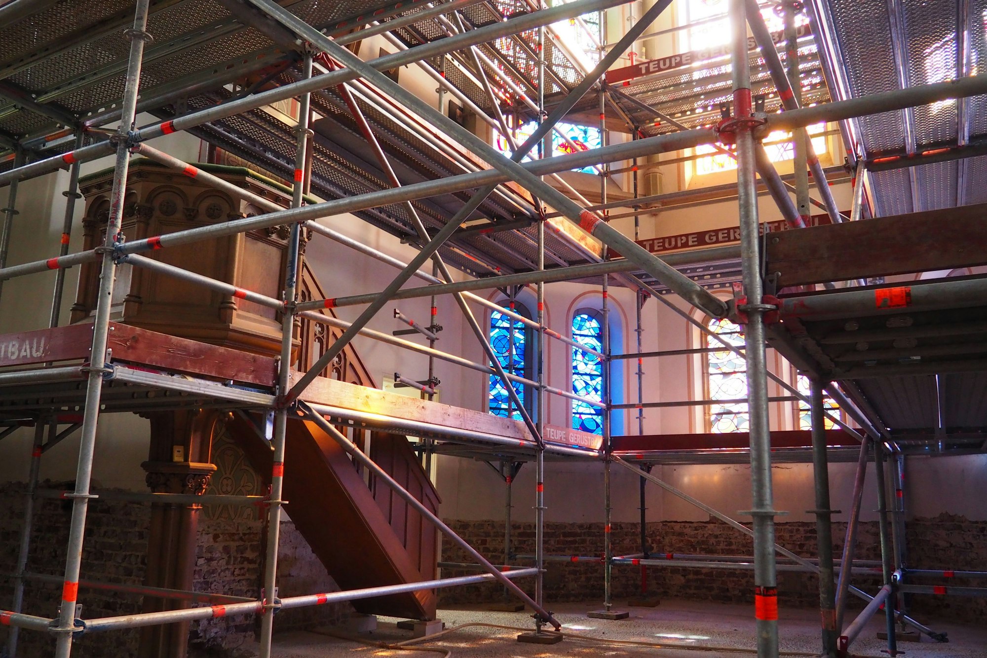 Sanierung des Innenraums der Bielertkirche nach dem Hochwasser/der Flut von 2021. Leverkusen-Opladen.