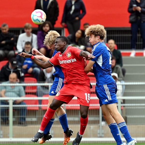 10.09.2022, Fussball-Bayer U17-Schalke U17
mitte: Ken Eghosa Izekor (Bayer)
Foto: Uli Herhaus