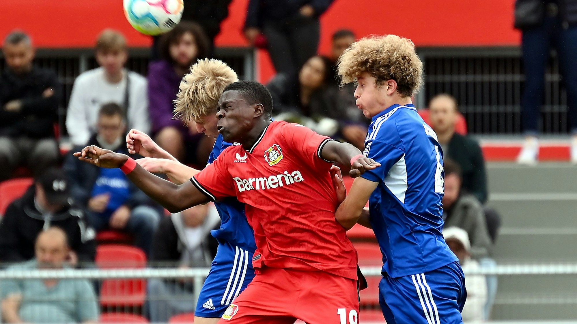 10.09.2022, Fussball-Bayer U17-Schalke U17
mitte: Ken Eghosa Izekor (Bayer)
Foto: Uli Herhaus