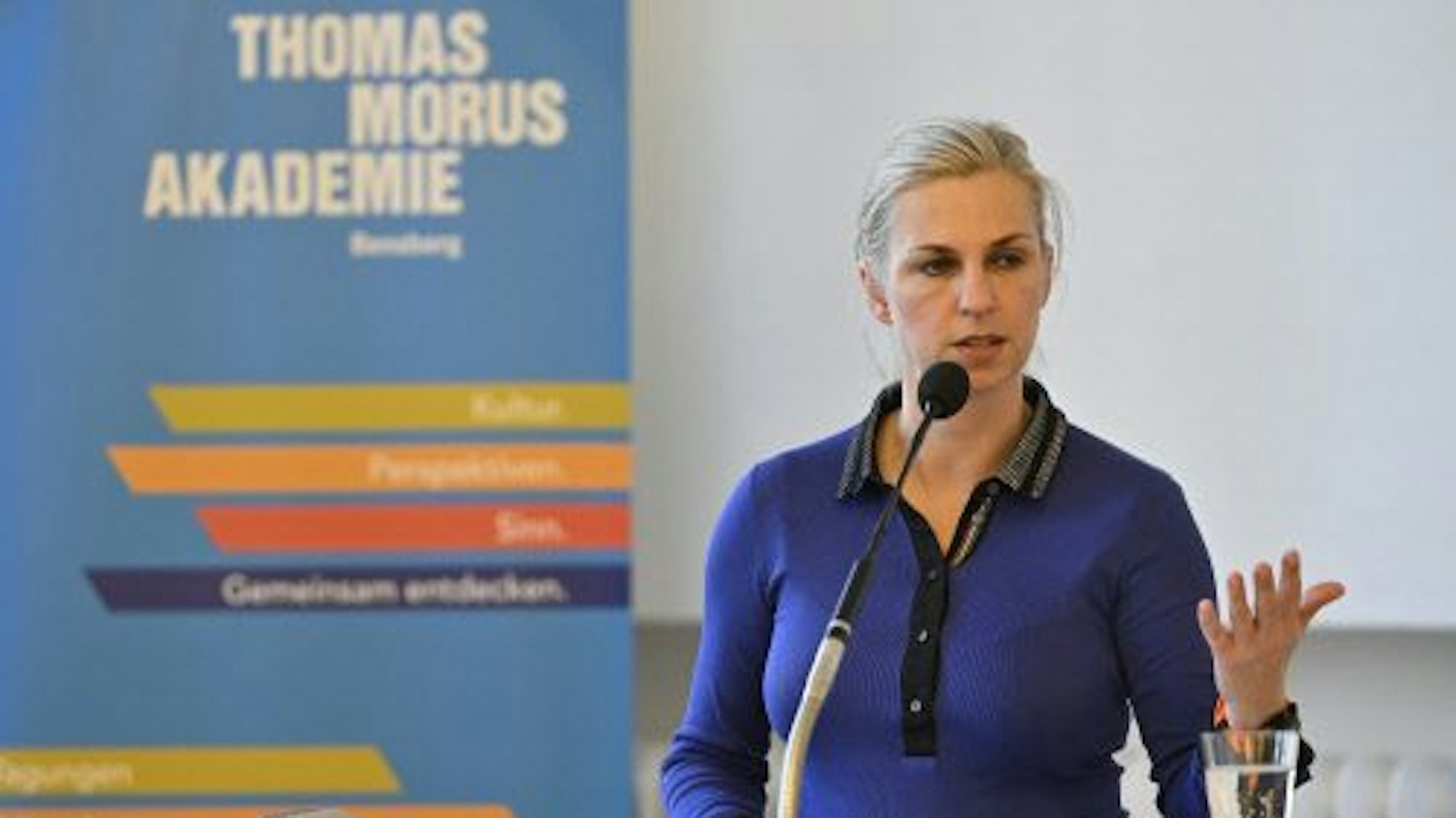 NRW-Innenstaatssekretärin Dr. Daniela Lesmeister spricht in Bensberg.