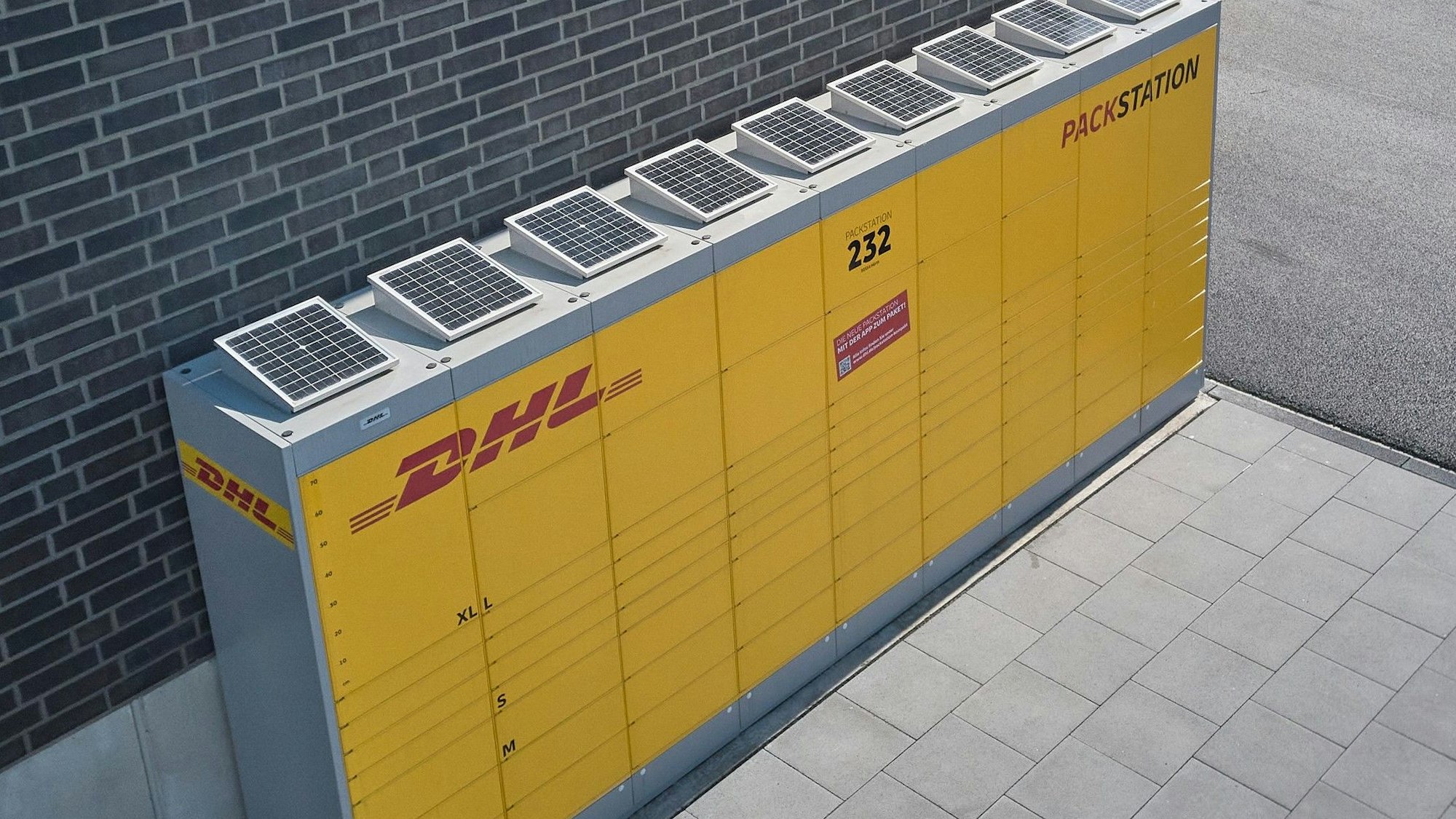 Die neue solarbetriebene Packstation in der Kölner Südstadt.