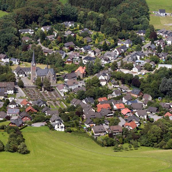 Luftbild auf den Kürtener Ortsteil Olpe.