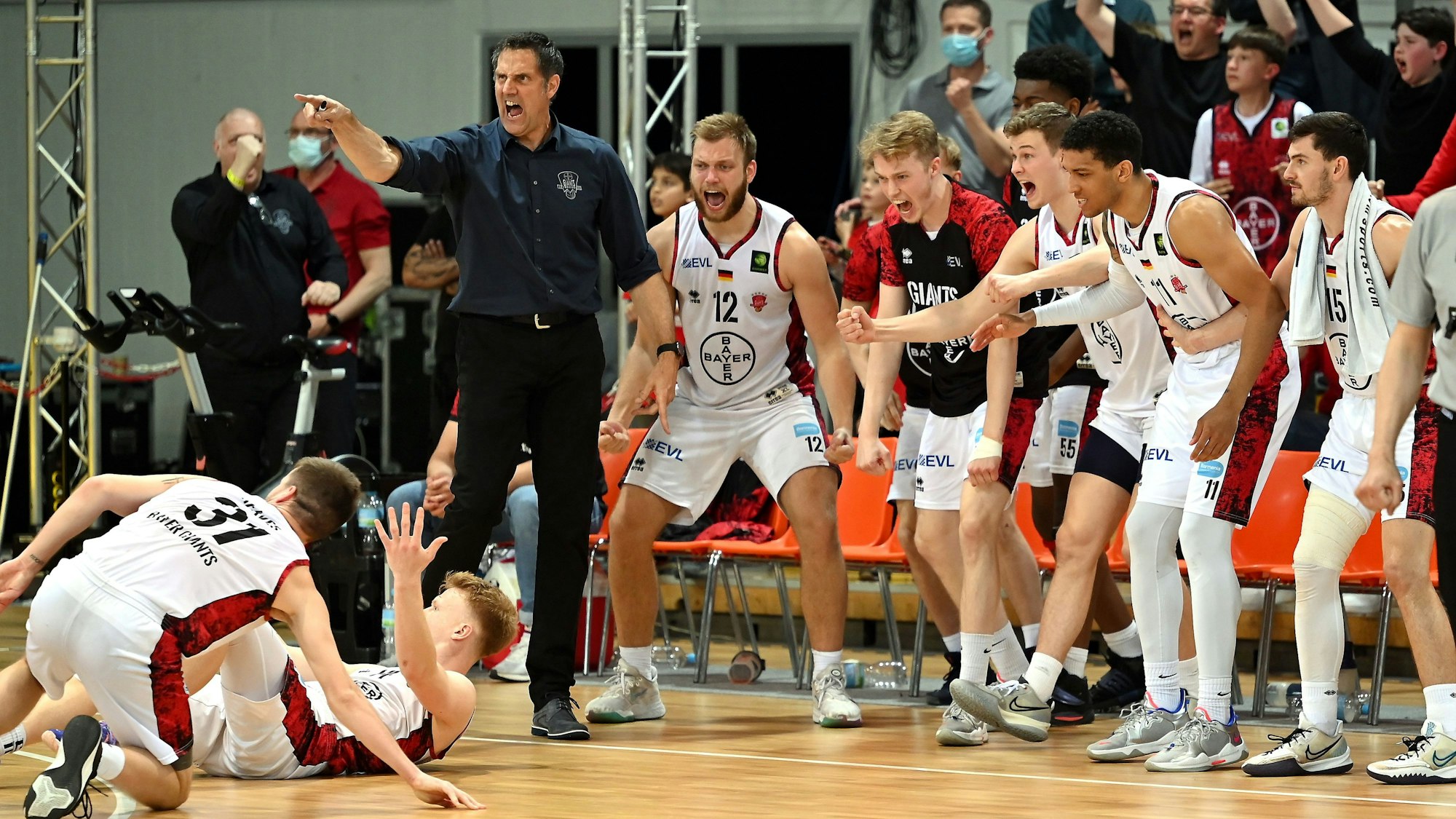 29.04.2022, Basketball-Bayer-Trier
Jubel bei Bayer
TR: Hansi Gnad
Foto: Uli Herhaus