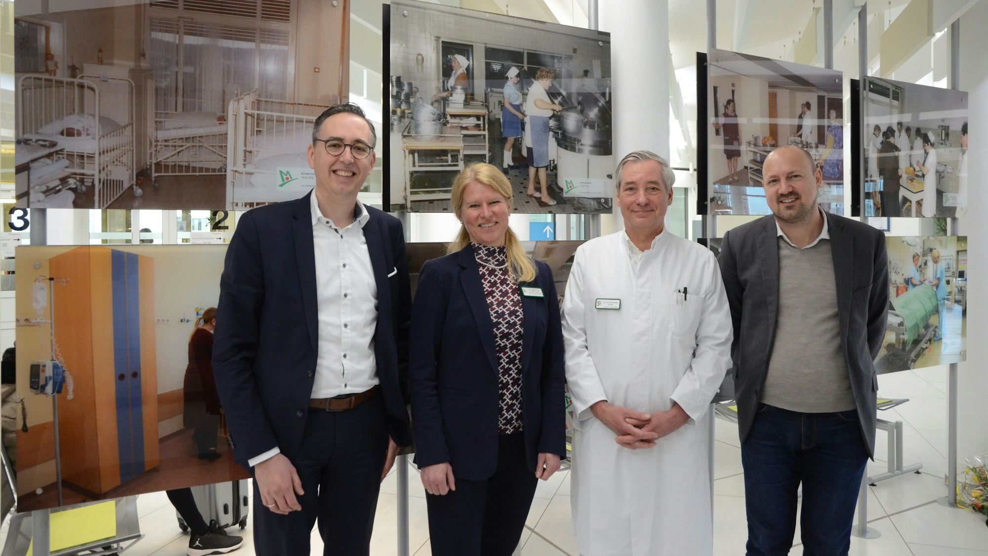 Dr. Tatjana Klug übernimmt die Leitung der Gynäkologie und Geburtshilfe von Prof. Matthias Winkler. Die Geschäftsführer Martin Milde (l.) und Thorsten Schütze (r.) gratulierten.