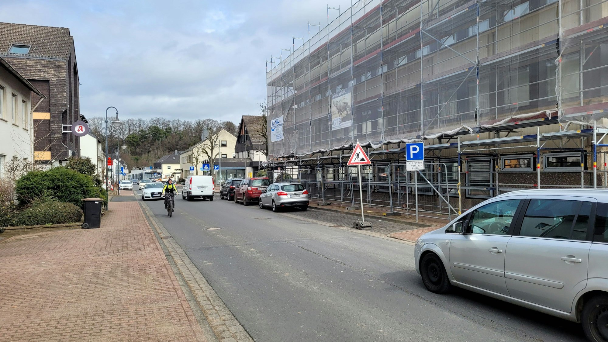Die Bahnhofstraße in Kall wird nach Ostern saniert.