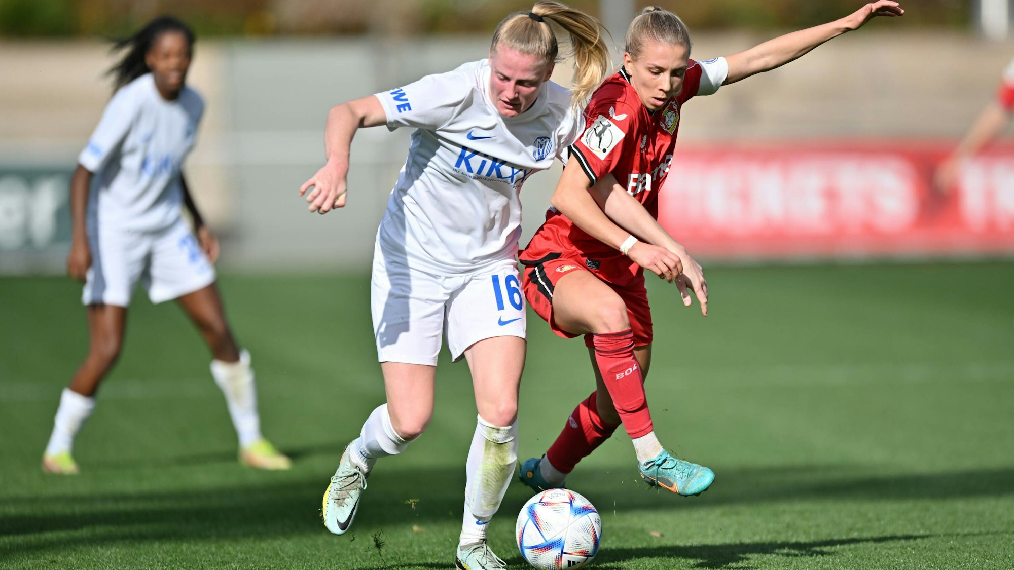 Zweikampf, Spielszene, Duell, duel, tackle, tackling, Dynamik, Action, Sarah Schulte SV Meppen, 16 Elisa Senß B04, 6, 16.10.2022, Leverkusen Deutschland, Fussball, Flyeralarm Frauen-Bundesliga, Bayer 04 Leverkusen - SV Meppen, DFB/DFL REGULATIONS PROHIBIT ANY USE OF PHOTOGRAPHS AS IMAGE SEQUENCES AND/OR QUASI-VIDEO. *** duel, duel scene, duel, tackle, tackling, dynamic, action, Sarah Schulte SV Meppen, 16 Elisa Senß B04, 6 , 16 10 2022, Leverkusen Germany , football, Flyeralarm Frauen Bundesliga, Bayer 04 Leverkusen SV Meppen, DFB DFL REGULATIONS PROHIBIT ANY USE OF PHOTOGRAPHS AS IMAGE SEQUENCES AND OR QUASI VIDEO xmkx