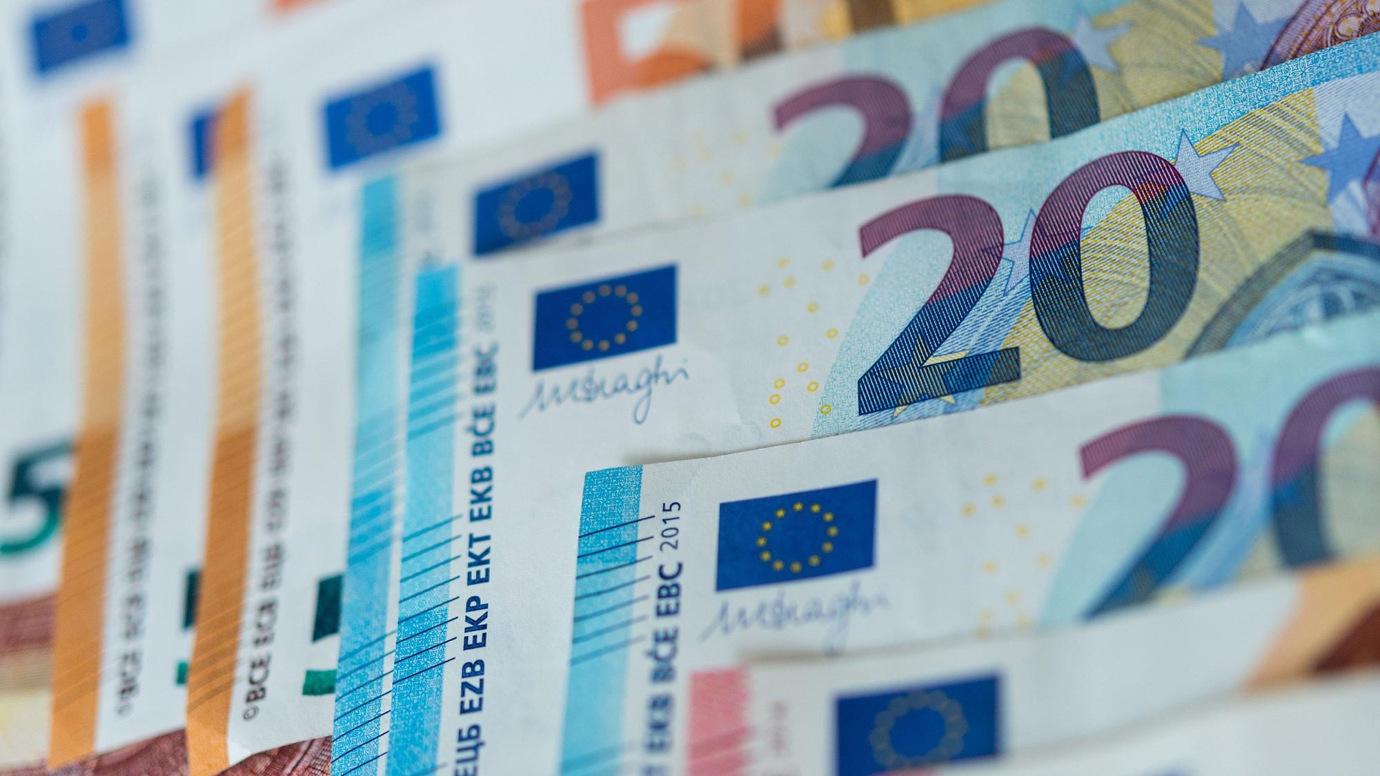 Eltern mit gutem Einkommen könnten ab 2024 kein Elterngeld mehr für sich beanspruchen. (Symbolbild)