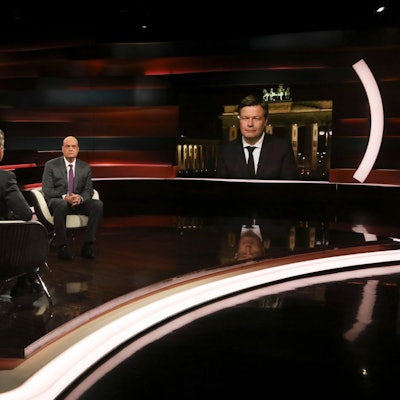 Ulrike Herrmann (v.l.n.r.), Markus Lanz, Robin Alexander, Robert Habeck im ZDF-Talk
