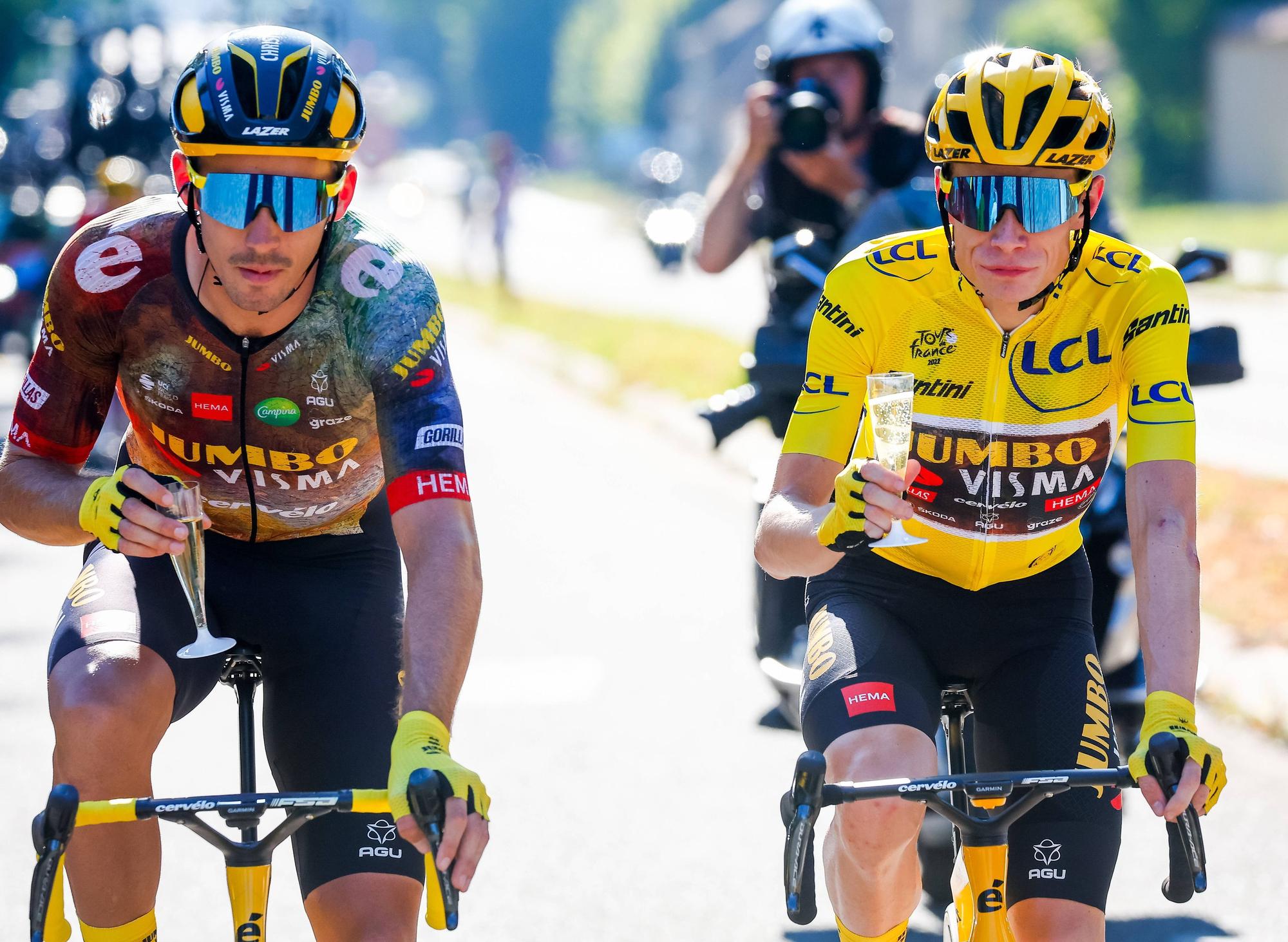 Christophe Laporte und Jonas Vingegaard (r.) bei der Tour de France 2022.