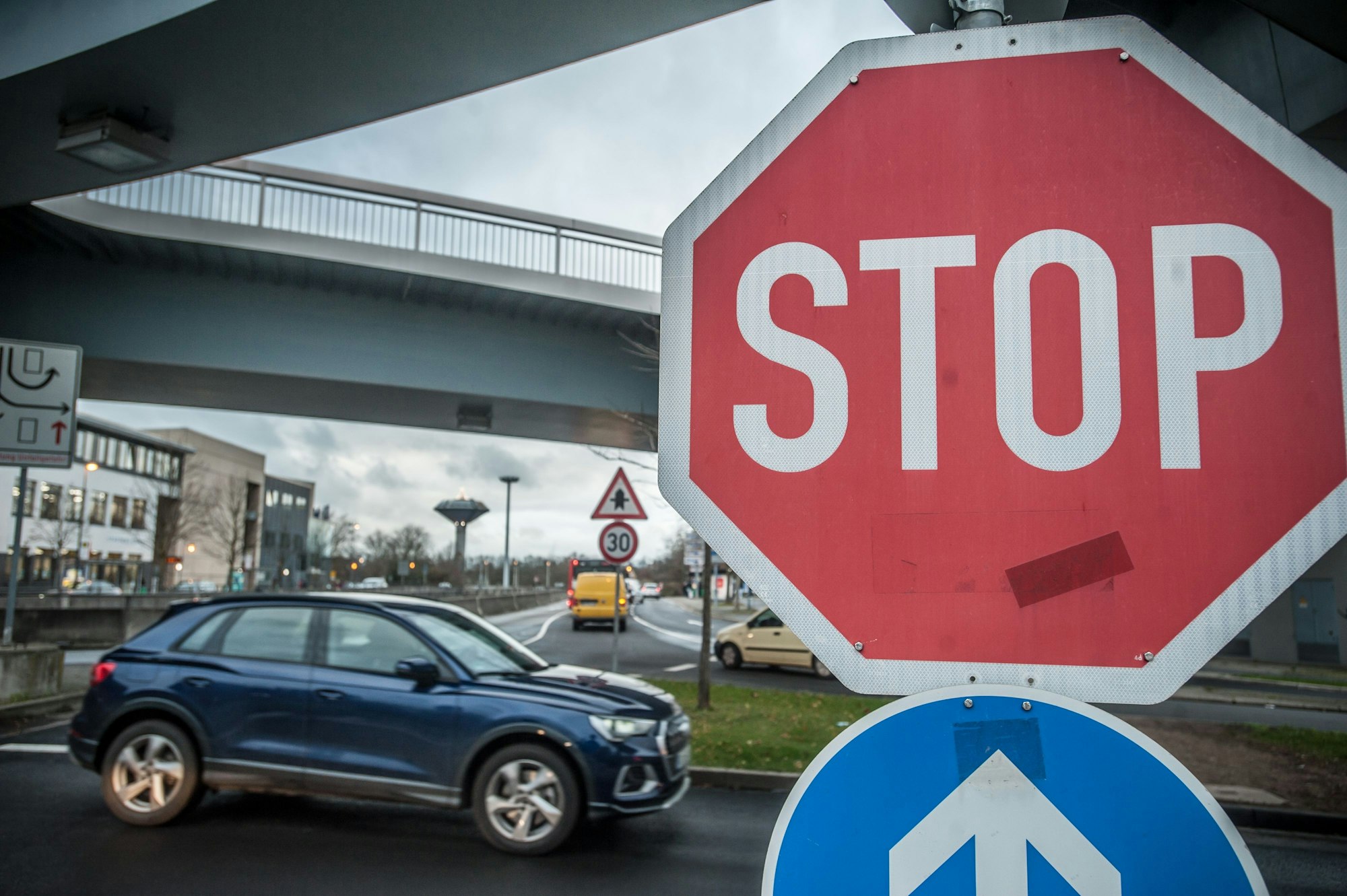 Stopschild, Stoppschild, Stop. In Wiesdorf Foto: Ralf Krieger