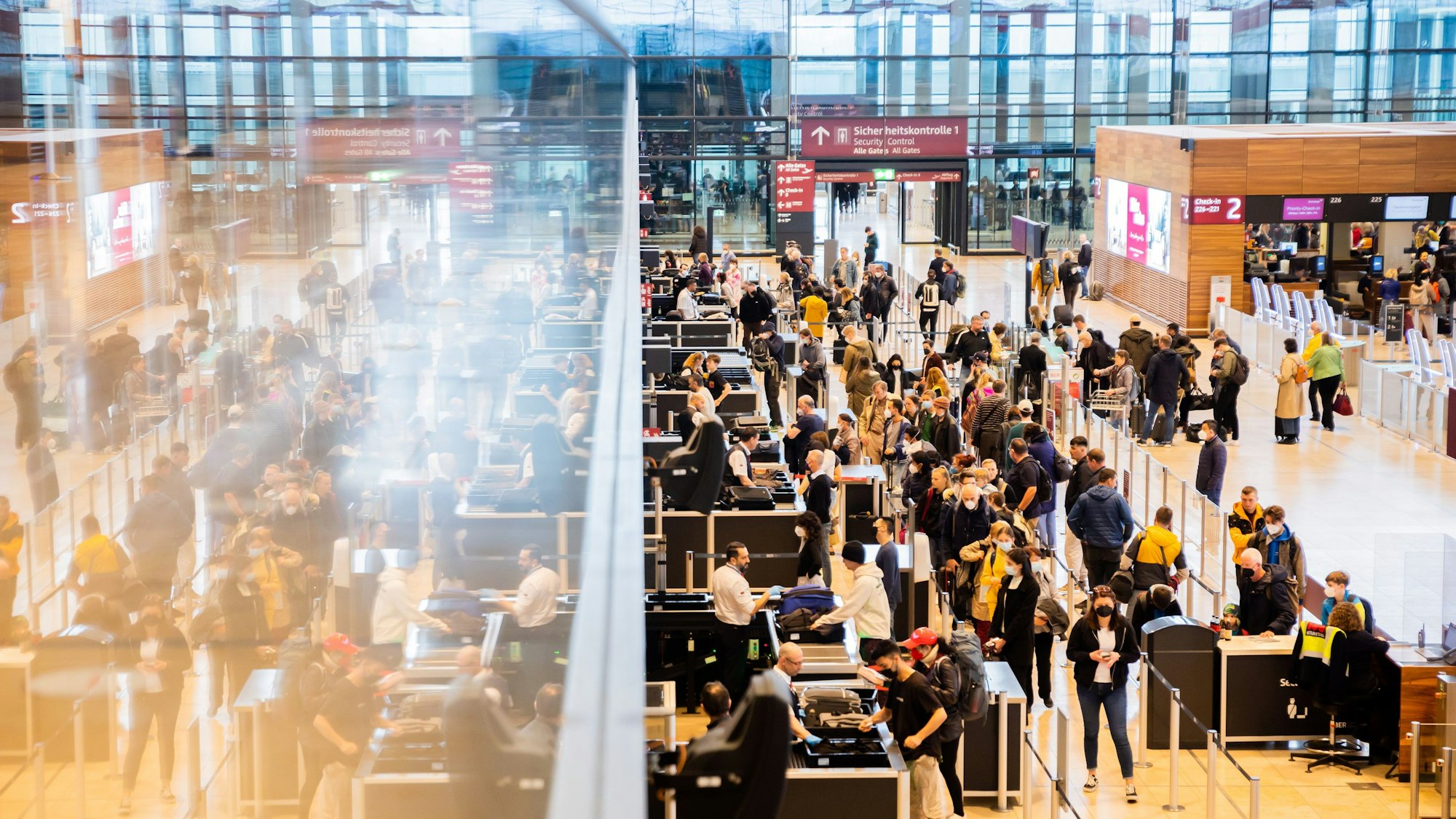Warteschlange am Flughafen
