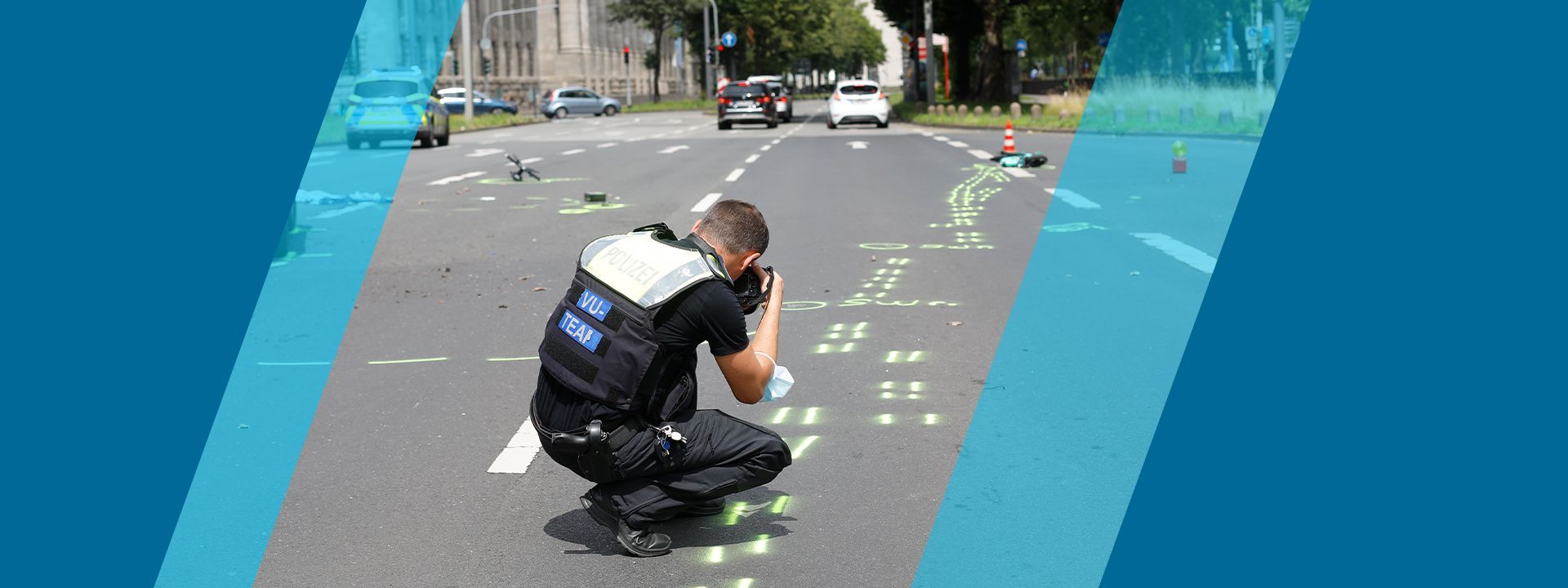 Polizist macht Fotos auf Unfallstrecke mit Markierungen (Symbolbild)