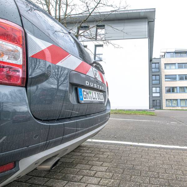 Eines der elf Fahrzeuge der Lindlarer Verwaltung, allesamt Verbrenner.