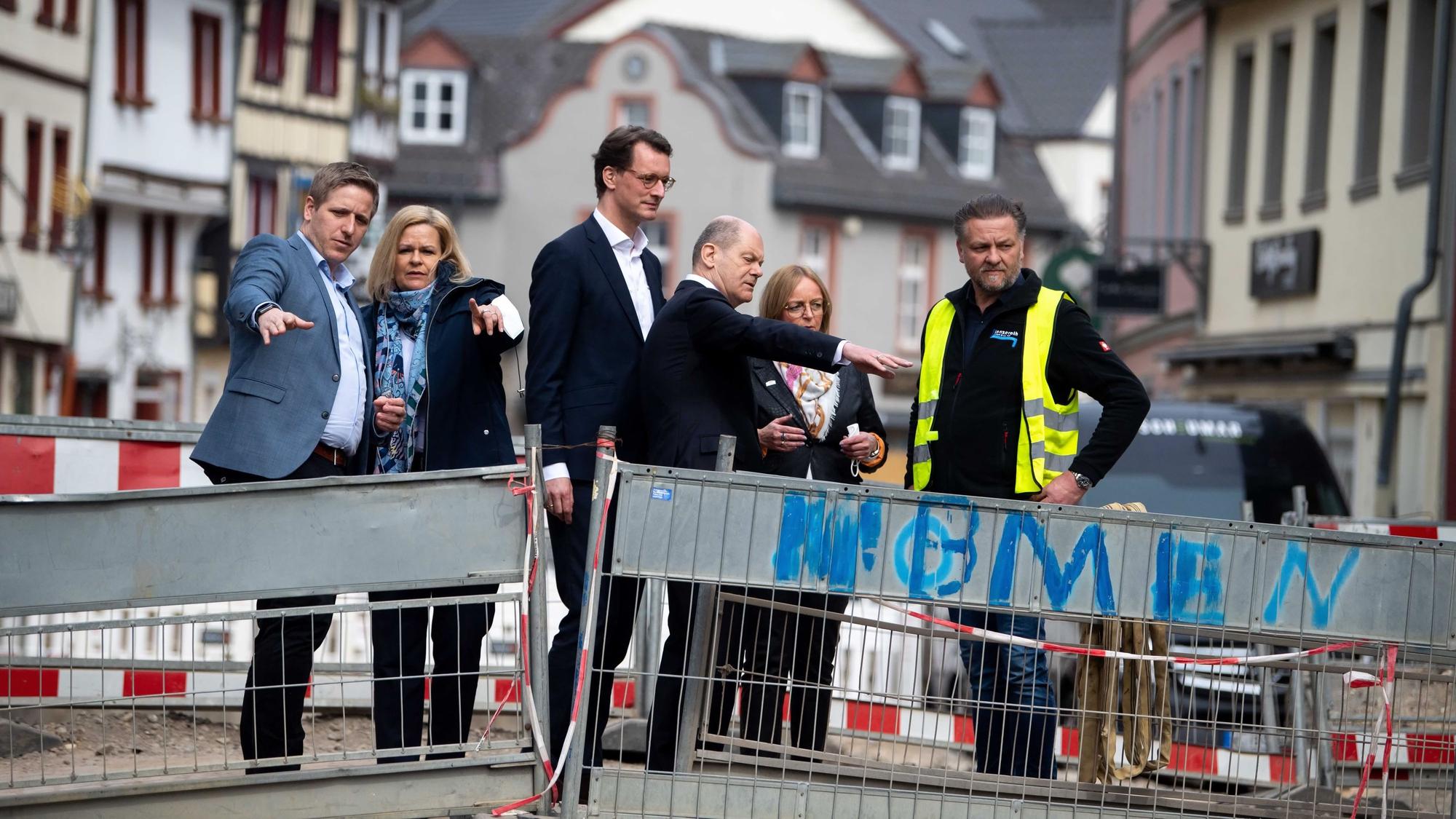 29.03.2022 Bundeskanzler Olaf Scholz besuchte Bad Münstereifel. Mit dabei Nancy Faeser (Bundesinnenministerin); Hendrik Wüst und Markus Ramers.