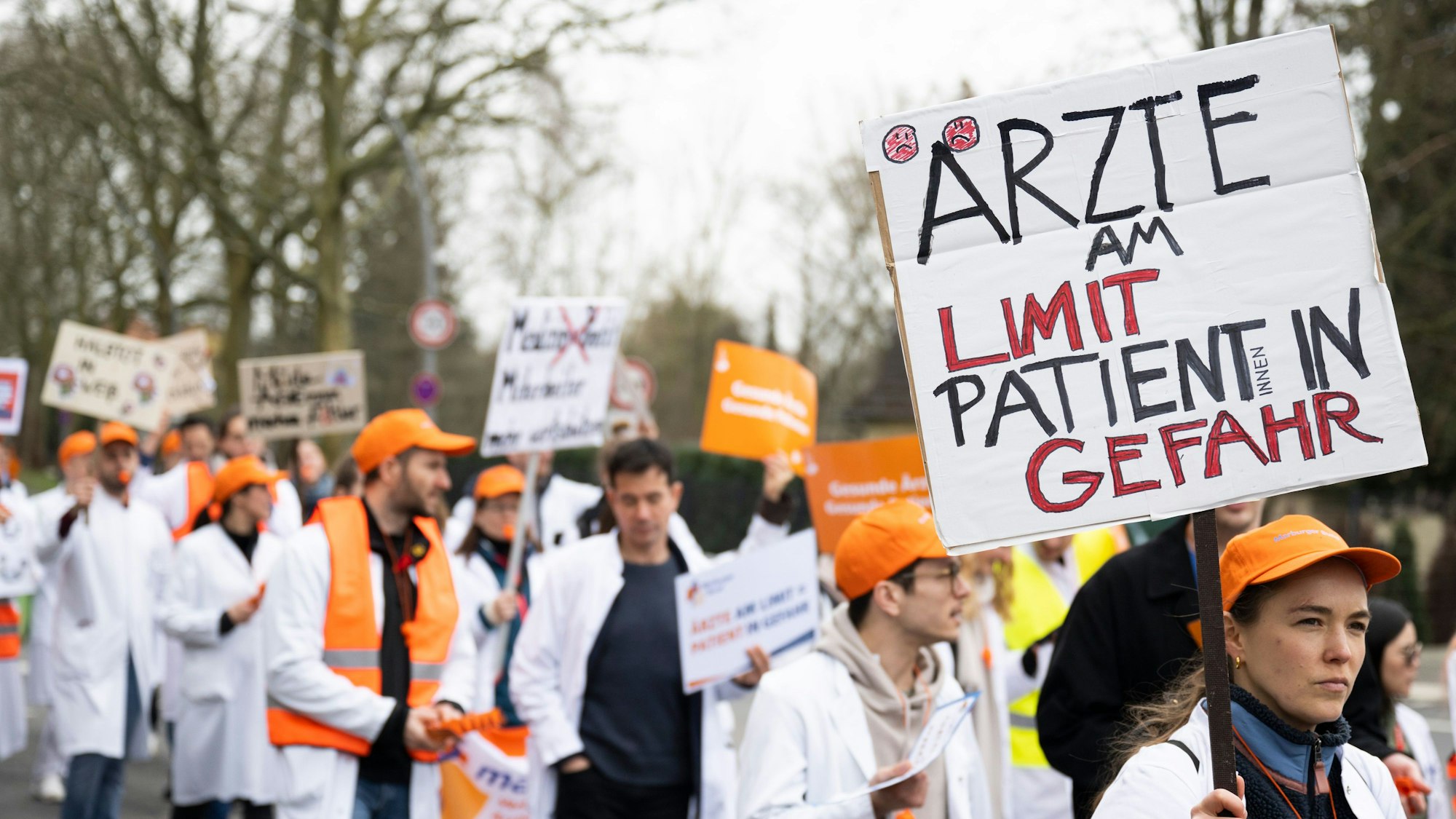 Streikende Ärztinnen und Ärzte