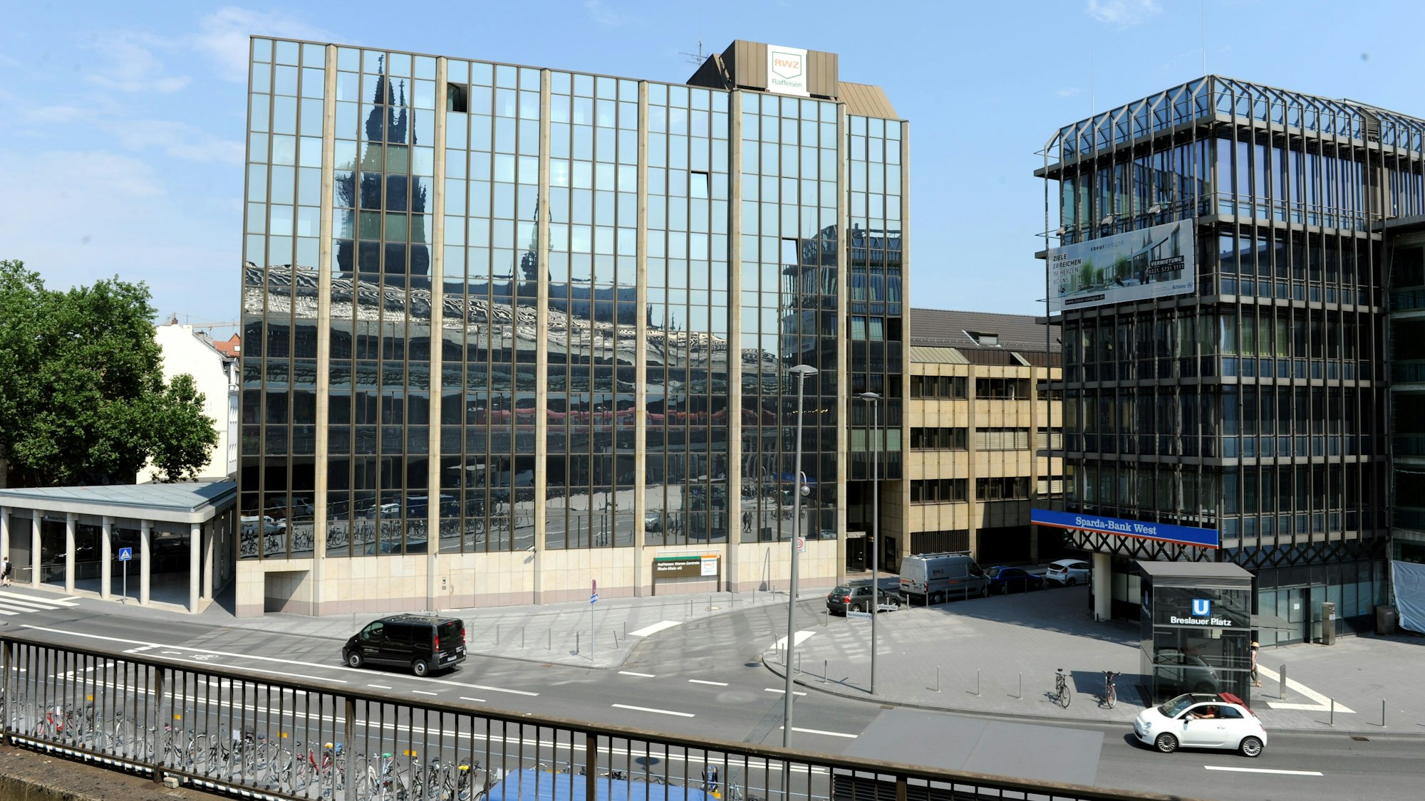 Die Raiffeisen Waren-Zentrale am Breslauer Platz in Köln.