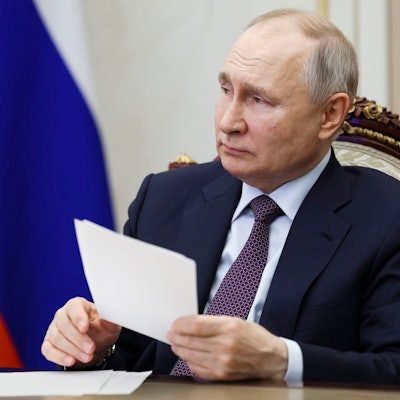 Der russische Präsident Wladimir Putin will ab April 147.000 Russen im Alter zwischen 18 und 27 Jahren zum Militärdienst einberufen. Die Anzahl der Wehrpflichtigen steigt damit im Vergleich zu den letzten Einberufungen.