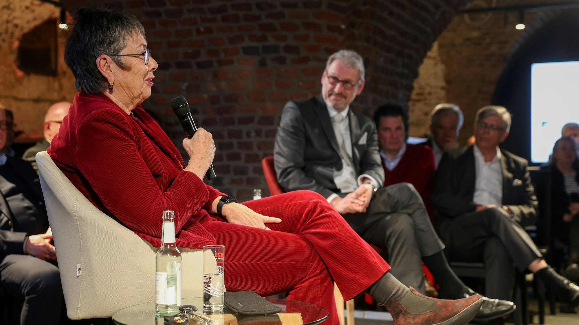 Die ehemalige Dombaumeisterin Prof. Barbara Schock-Werner und Viva West-Chef Uwe Eichner beim Ülepooz-Gespräch in Köln.