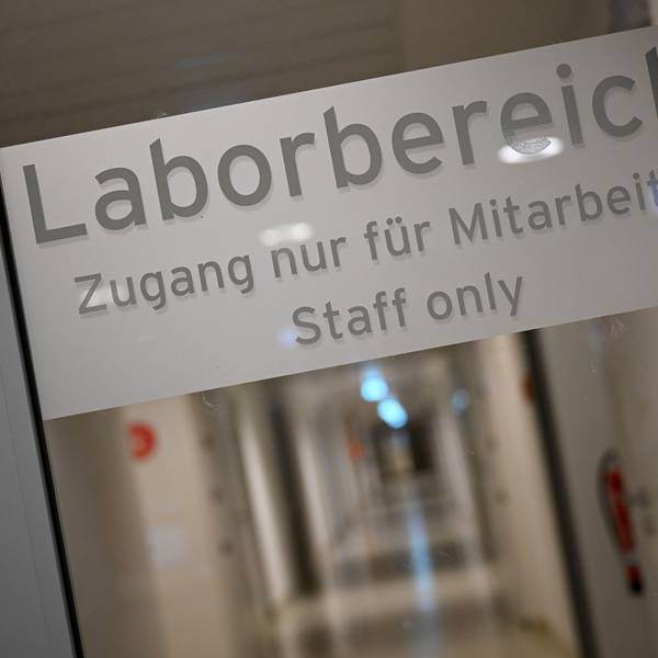 Eingang zum Laborbereich im Institut für Medizinische Immunologie an der Charité.