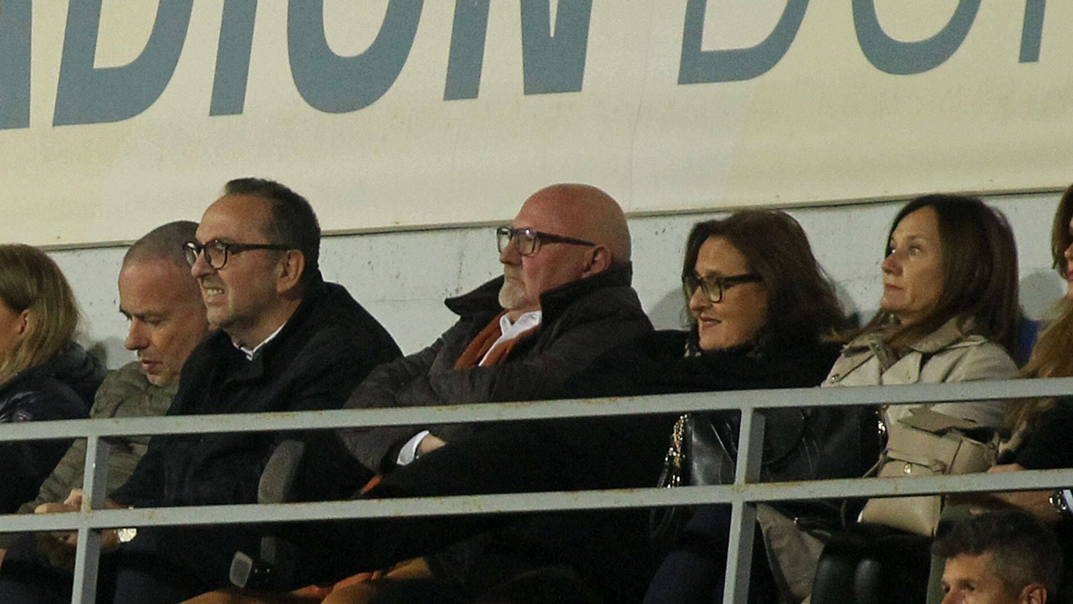 Dr. Christian Dollinger (M.), Vizepräsident von Olimpija Ljubljana und Anwalt aus München, bei einem Spiel seiner Mannschaft (Archivbild)