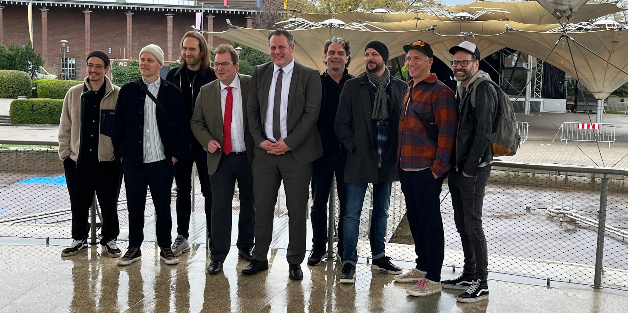 Cat Ballou, Ralf Nüsser, Till Stolpe, Bläck Fööss und Kasalla am Tanzbrunnen.