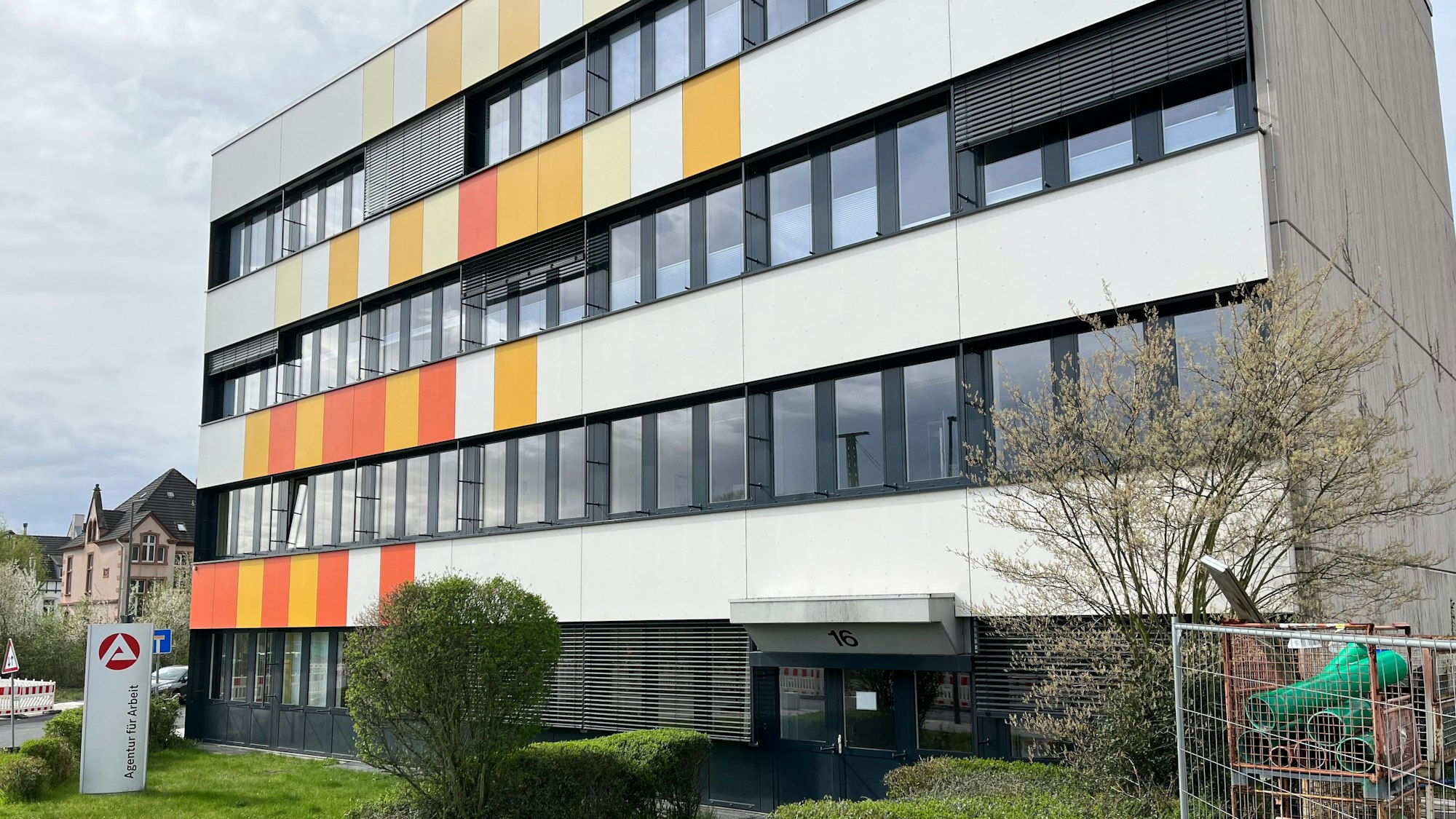 Die Leverkusener Arbeitsagentur in der Heinrich-von-Stephan-Straße