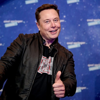 Tech-Milliardär Elon Musk, Chef von Tesla, Twitter, SpaceX und Co., hat nun auch ein Bier auf den Markt gebracht. Zum deutschen Tesla-Werk kommt auch ein typisch deutsches Pils.