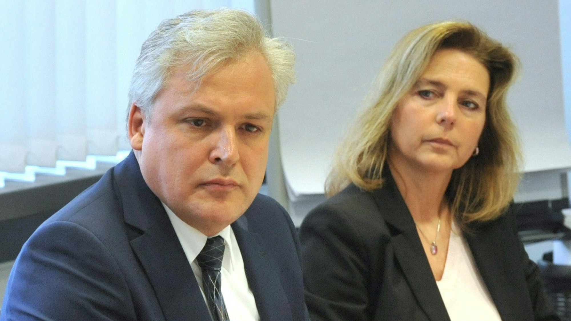 Lange Gesichter machen Kulturdezernent Marc Adomat und Biggi Hürtgen von der Kultur-Stadt Lev im Jahr 2016.