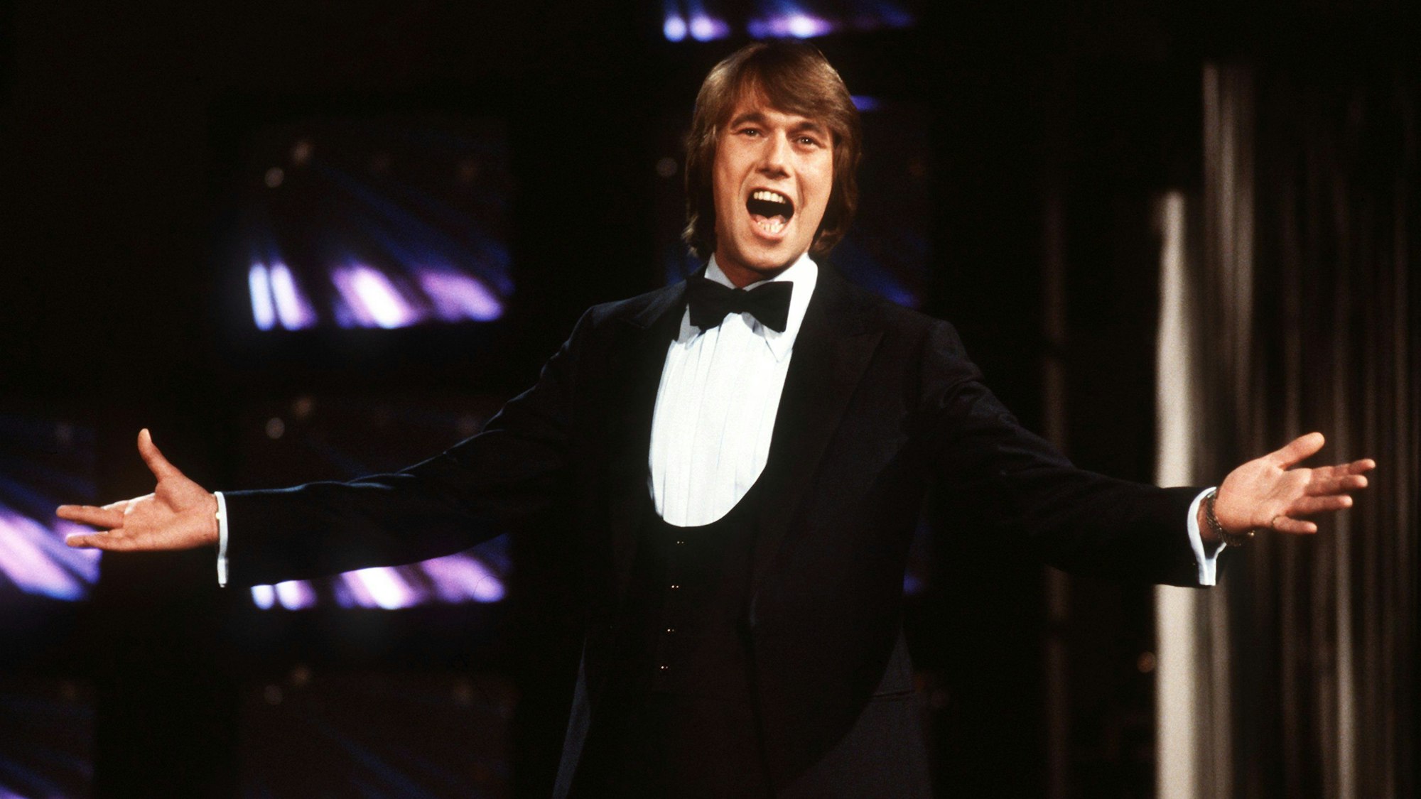 Der Schlagersänger Roland Kaiser bei der ZDF-Neujahrsshow "Jetzt geht die Party richtig los" (Aufnahme aus Dezember 1980).