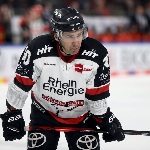 Jonathan Matsumoto auf dem Eis in der Arena.