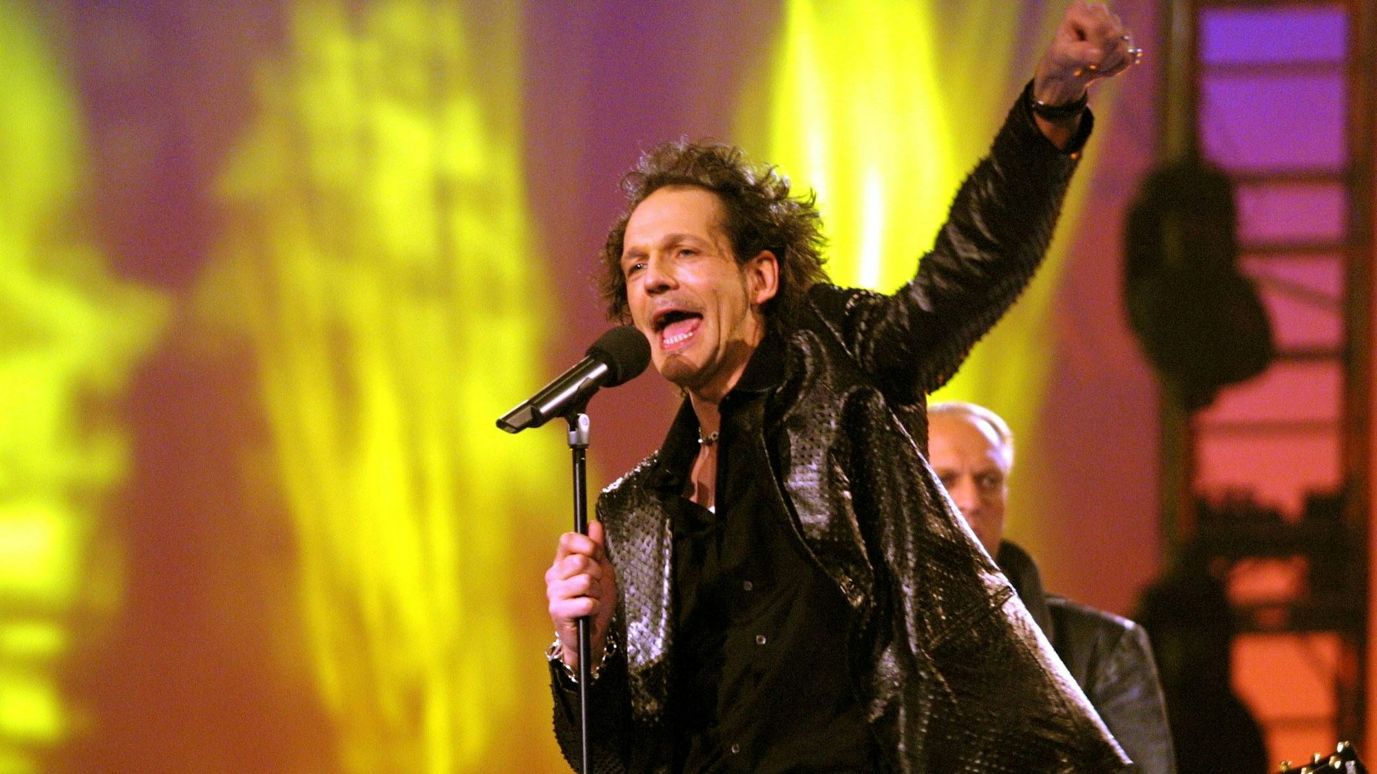 Wolf Maahn bei seinem ESC-Flop im Jahre 2001.