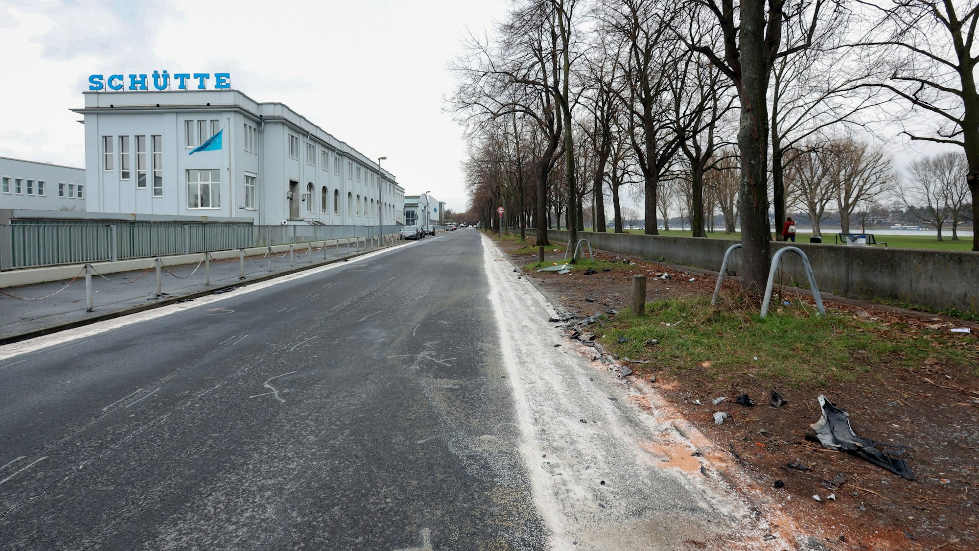 Alfred-Schütte-Allee in Poll auf der Höhe der Schütte Werke