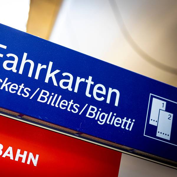 Ein Fahrkartenautomat der Deutschen Bahn.