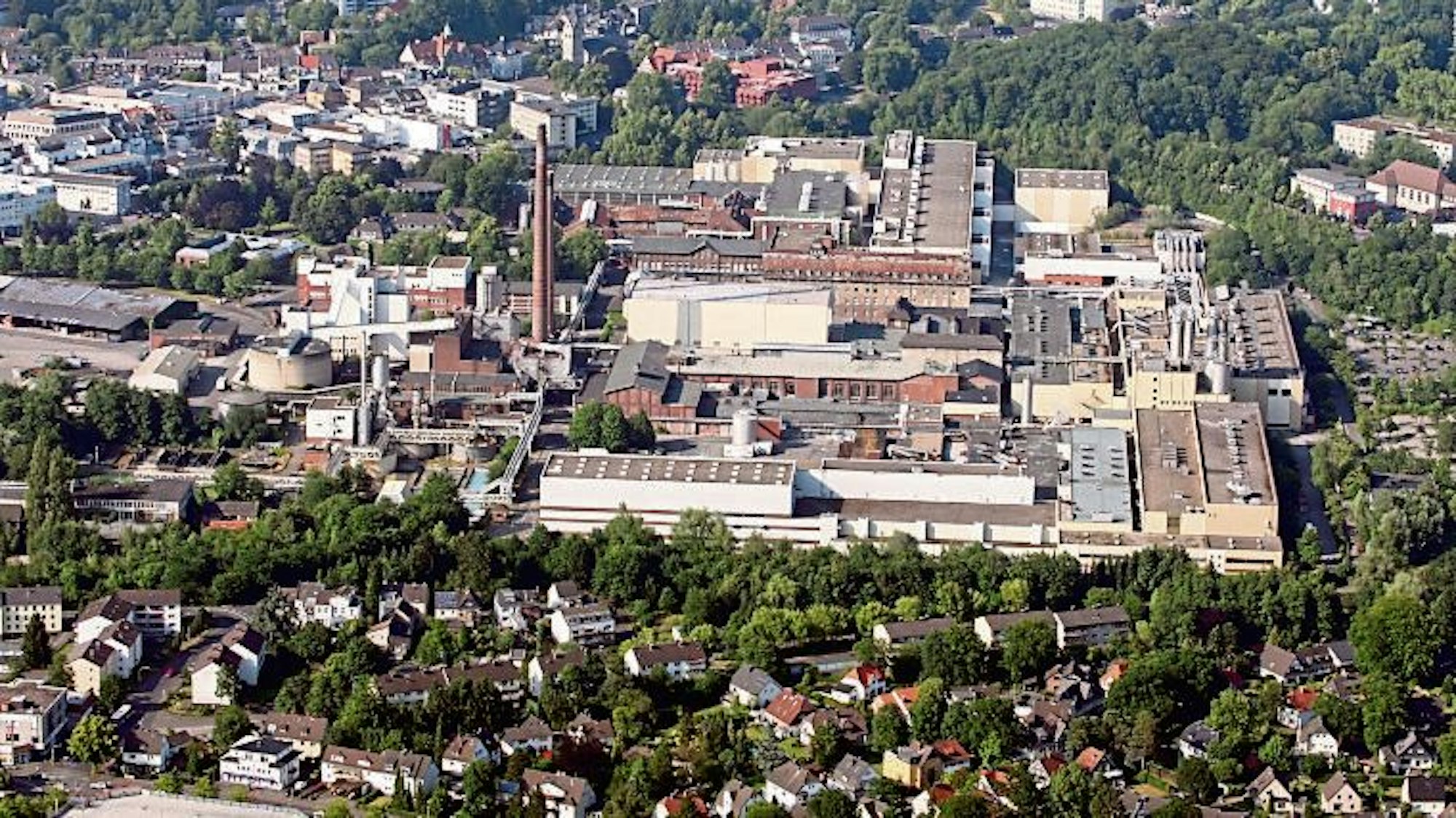 Direkte Nachbarn: die Gartensiedlung Gronauer Wald (unten) und das Zanders-Areal (Mitte), das umgestaltet wird.