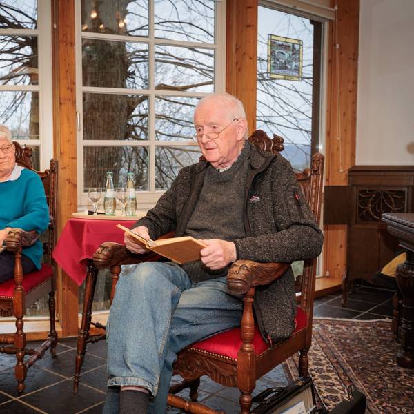 Durch den „Oovend op Niijestätter Platt“ leiteten Gerda Rippel und Horst Kowalski, die sonst zum Stadtgeburtstag in schönster Mundart die schmutzige Wäsche der Stadt waschen.