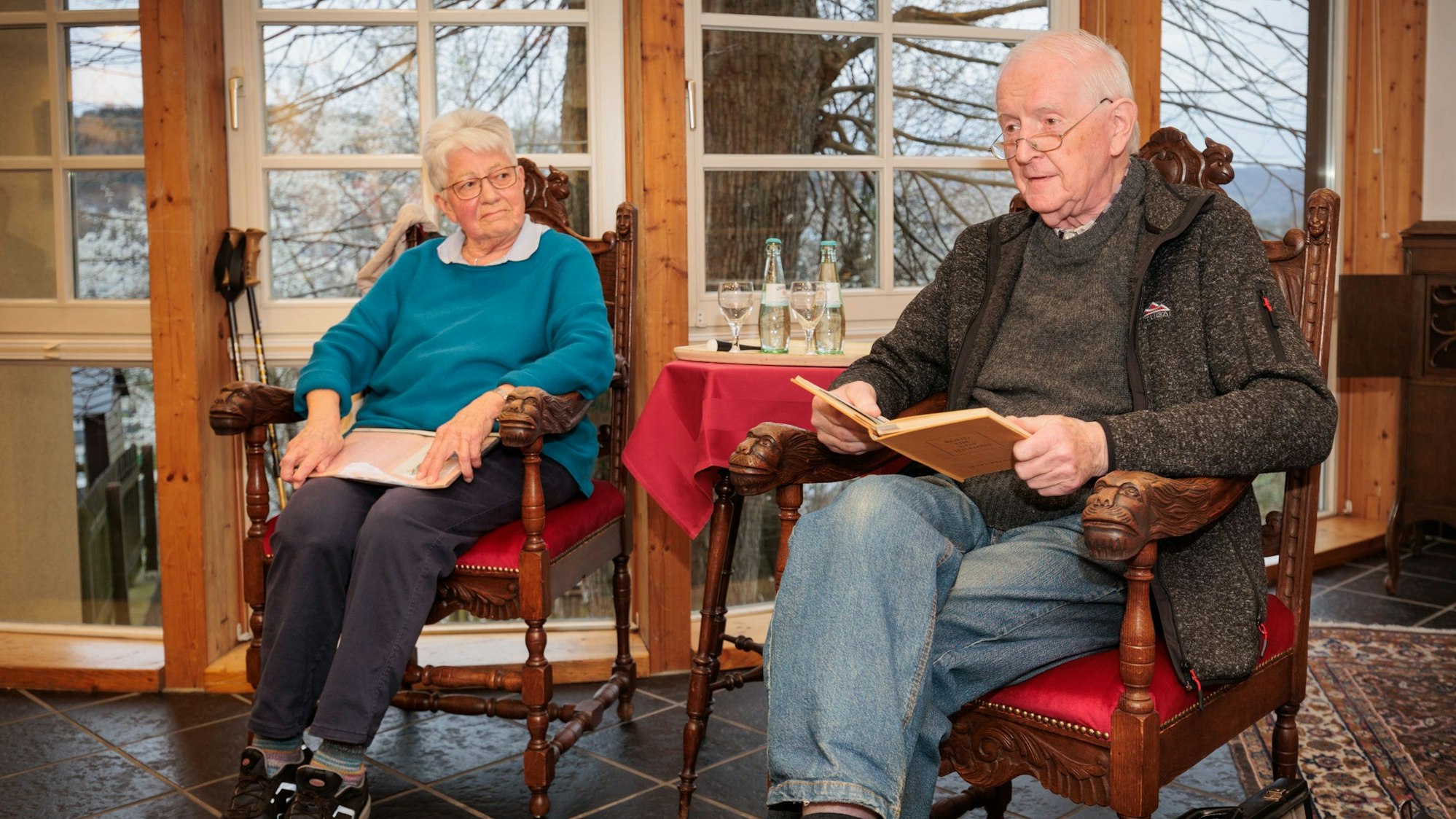 Durch den „Oovend op Niijestätter Platt“ leiteten Gerda Rippel und Horst Kowalski, die sonst zum Stadtgeburtstag in schönster Mundart die schmutzige Wäsche der Stadt waschen.