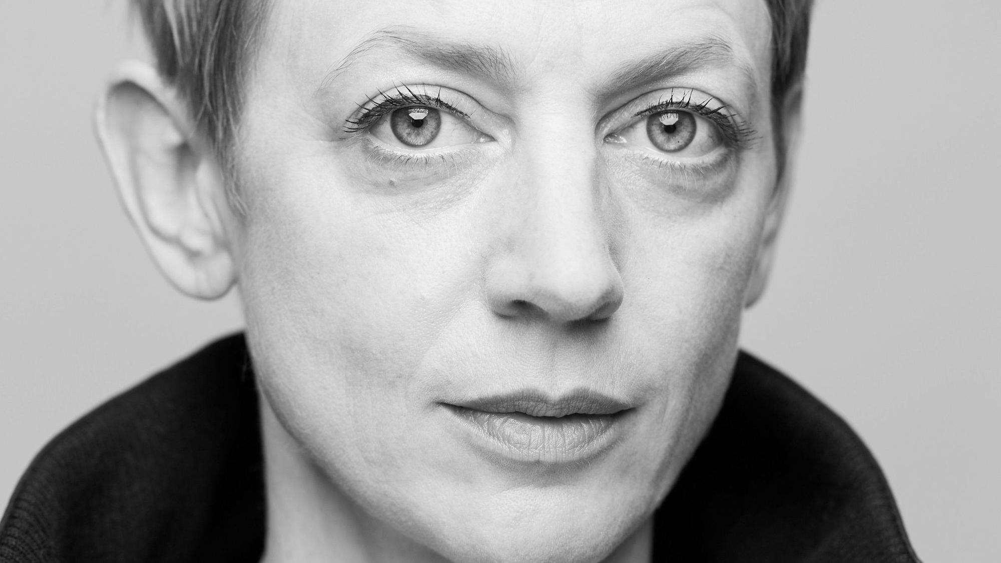Die Schauspielerin Katharina Schmalenberg im Schwarz-Weiß-Porträt