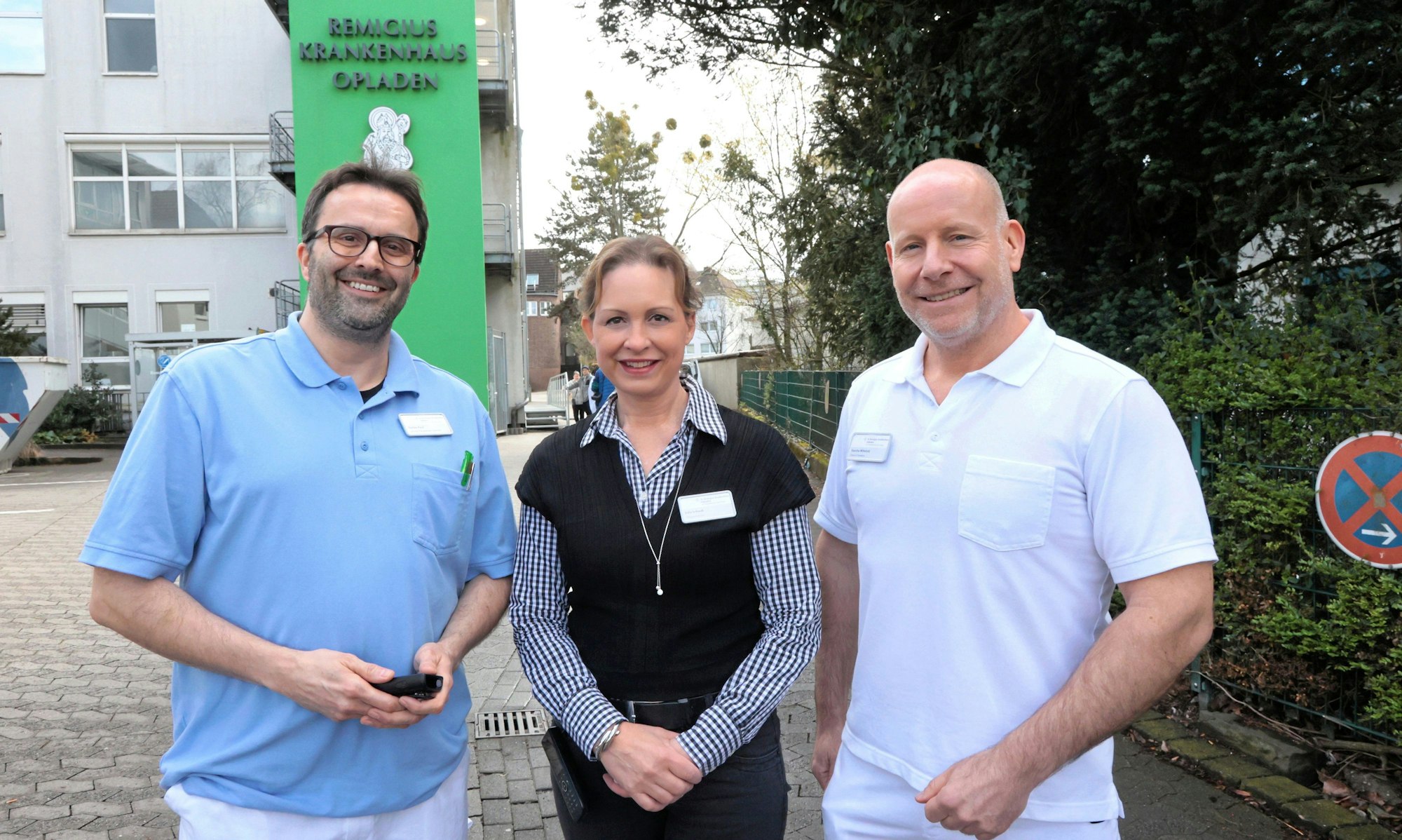 Die Geriatrie leitet das Team aus Therapeut Stefan Paul (v.l.n.r.), Pflegedirektorin Julia Schwab und Chefarzt Sascha Wihstutz.