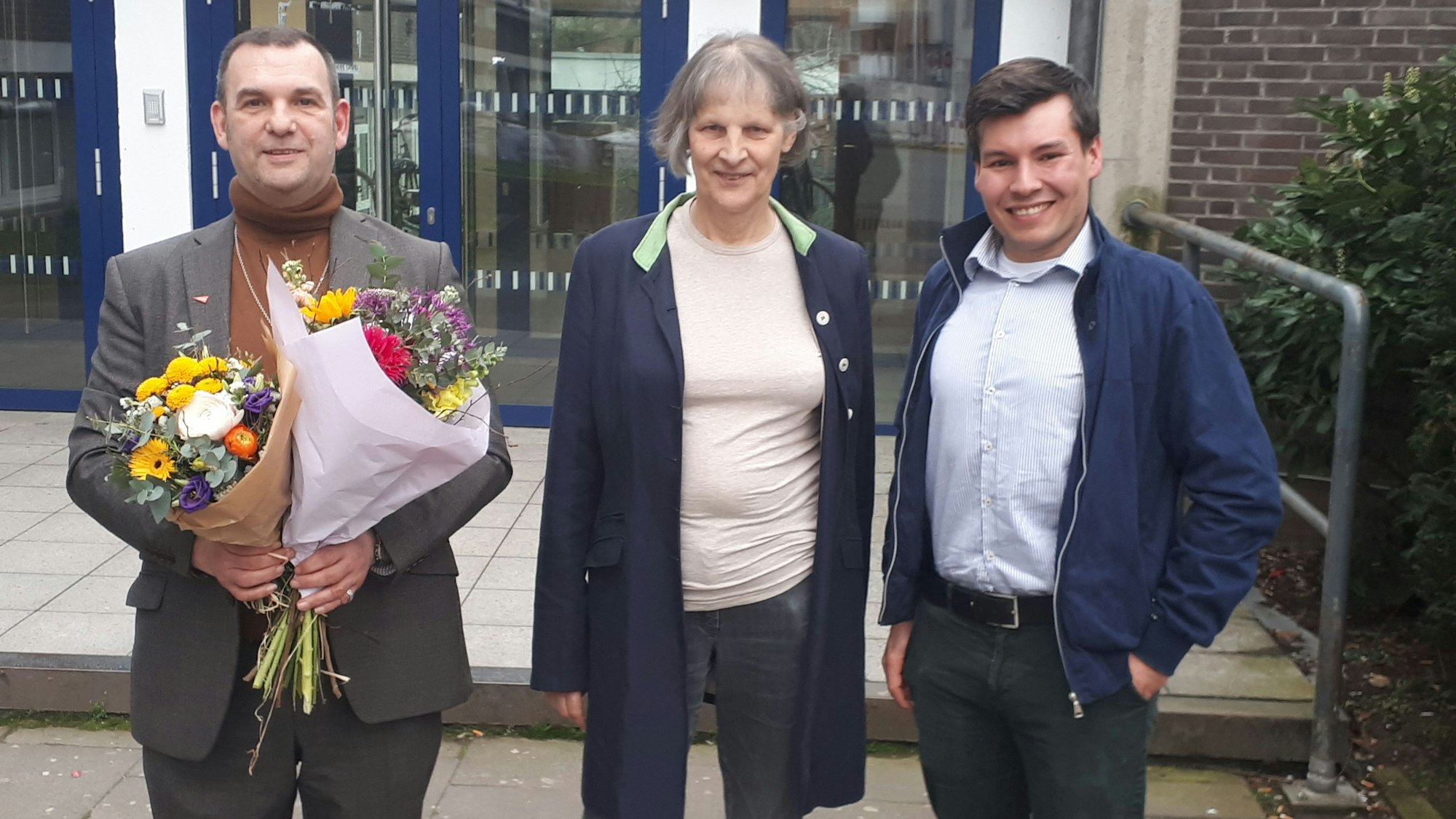 Markus Frank (l.), Bezirksbürgermeisterin Diana Siebert und Marc Urmetzer