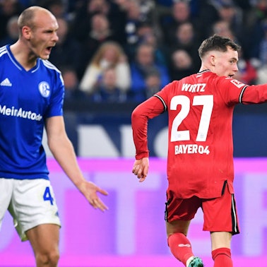 Florian Wirtz bejubelt sein Tor zum 2:0 für Leverkusen gegen Schalke 04.