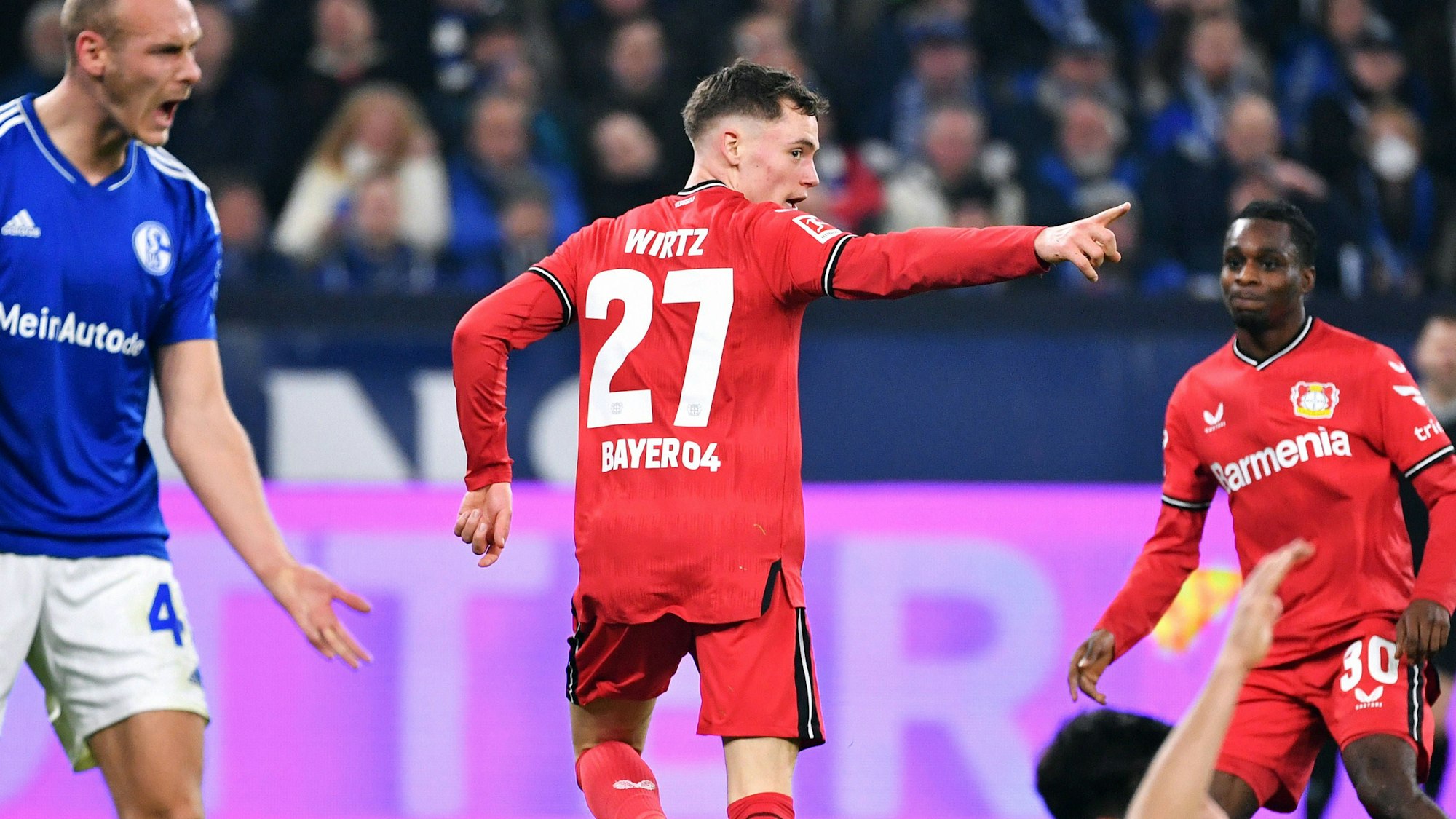 Florian Wirtz bejubelt sein Tor zum 2:0 für Leverkusen gegen Schalke 04.