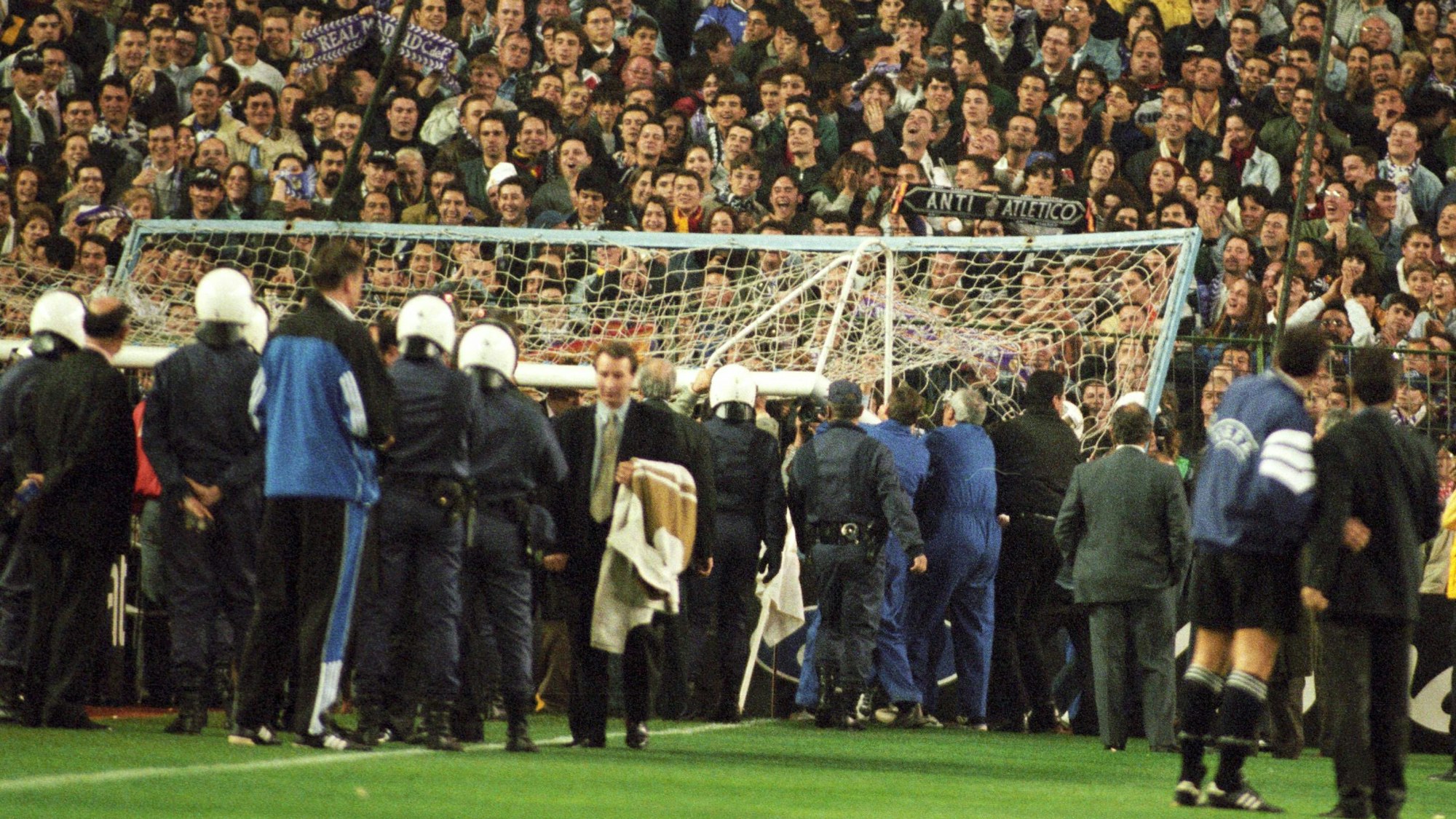 Der Torfall in Madrid 1998 war der Start eines amüsanten Unterhaltungsprogramms von Günther Jauch und Marcel Reif. (Archivbild)