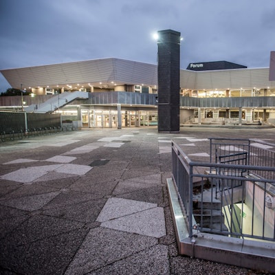 Das beleuchtete Forum, hier: bei den jazztagen. Foto: Ralf Krieger