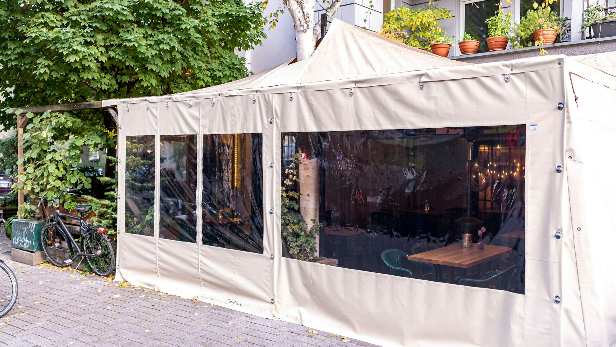 Überdachte Terrasse in der Kölner Innenstadt.