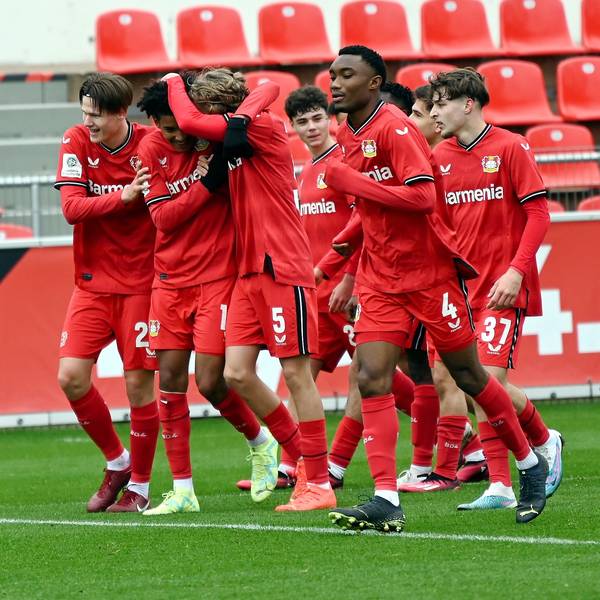 02.04.2023, Fussball-B-Jugend-Bayer 04-FC köln
Freude nach dem 1:0 für Bayer
2.v.l. Torschütze Francis Onyeka
Foto: Uli Herhaus