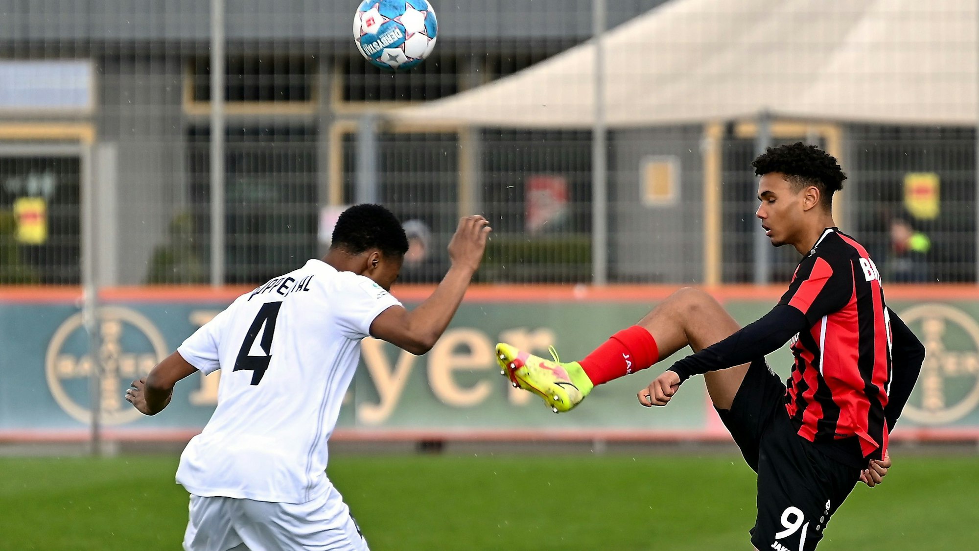09.04.2022, Fussball-Bayer U17-Wuppertal
rechts: Jordan Zirkzee (Bayer)
Foto: Uli Herhaus