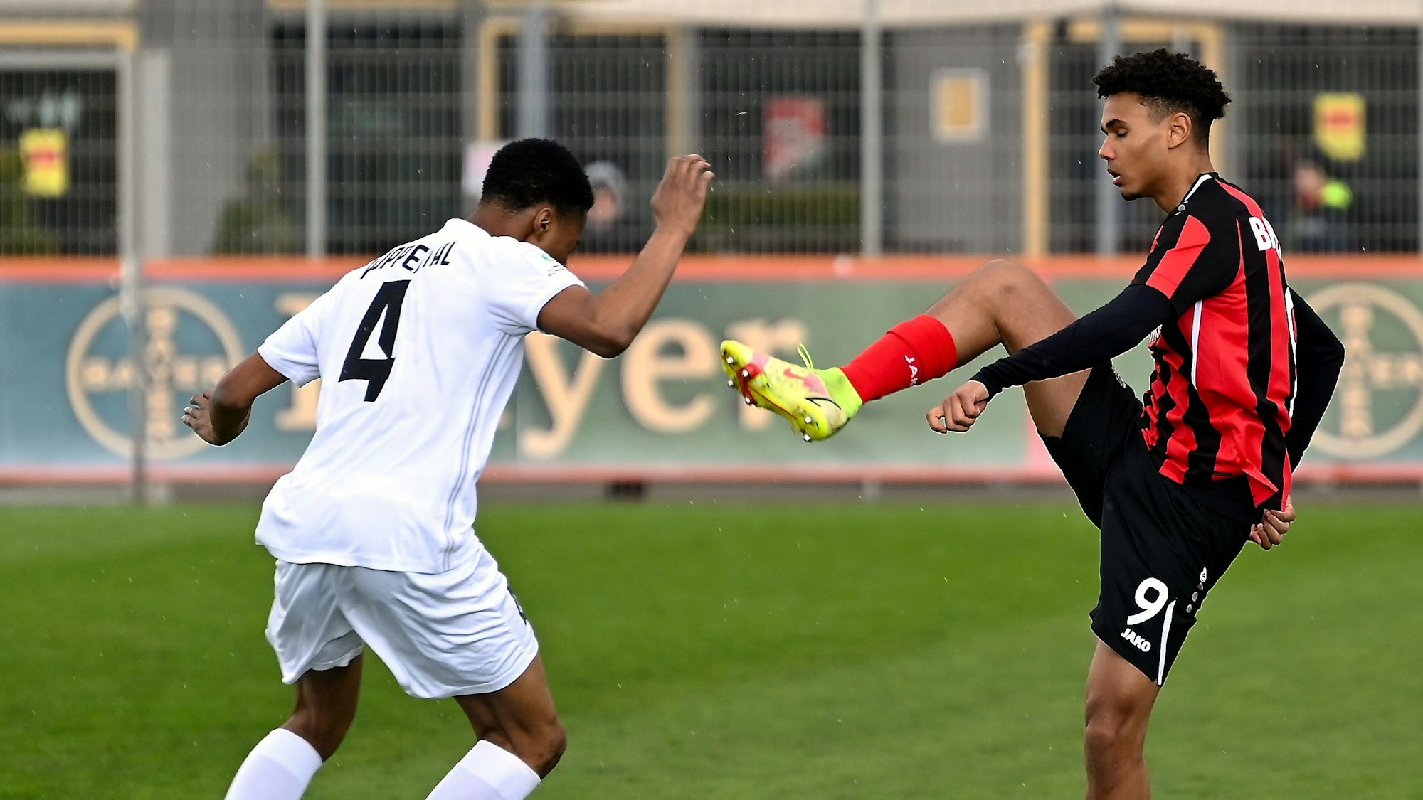 09.04.2022, Fussball-Bayer U17-Wuppertal
rechts: Jordan Zirkzee (Bayer)
Foto: Uli Herhaus