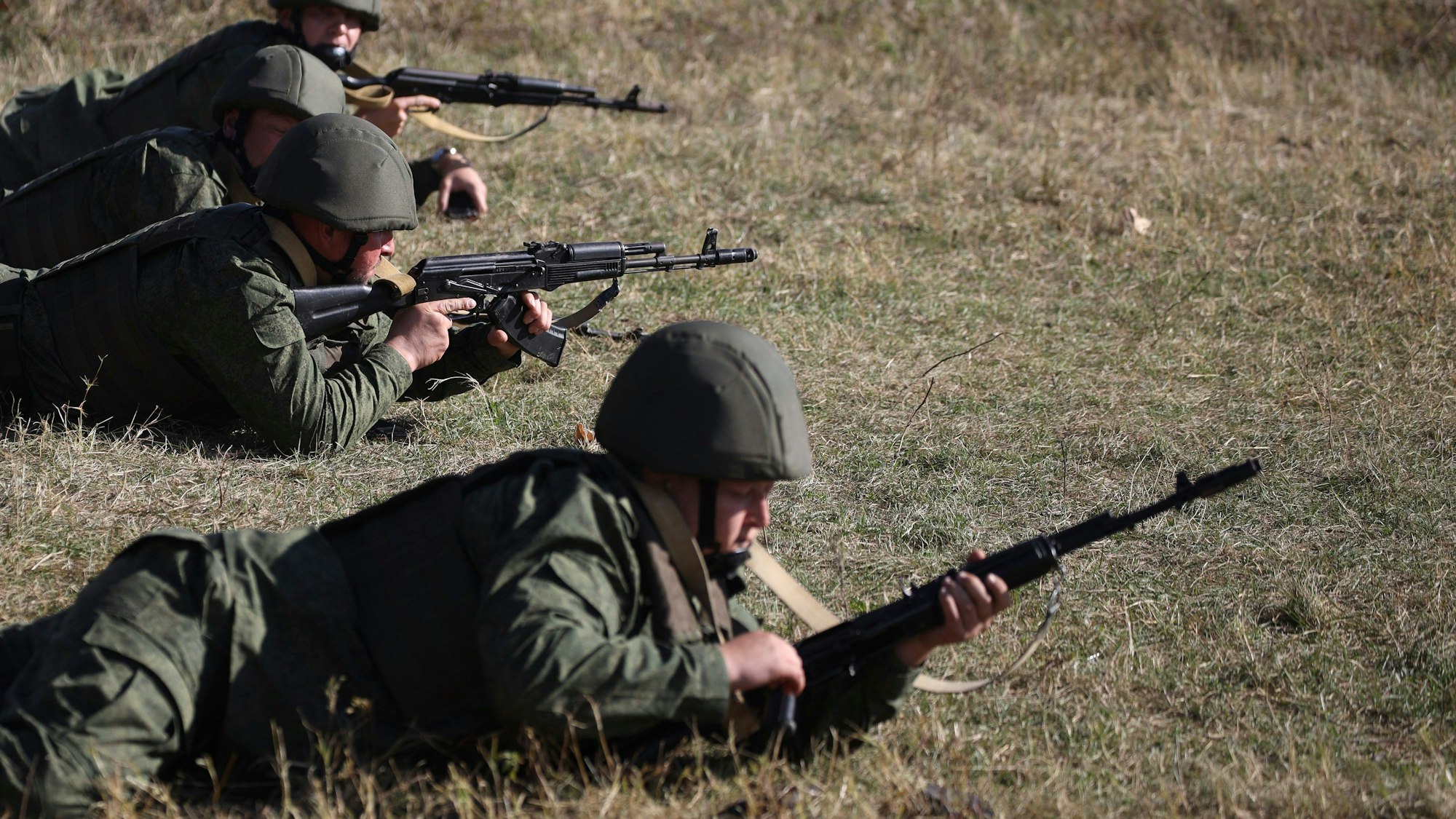 Rekruten trainieren auf einem Schießplatz im Süden Russlands. (Symbolbild)