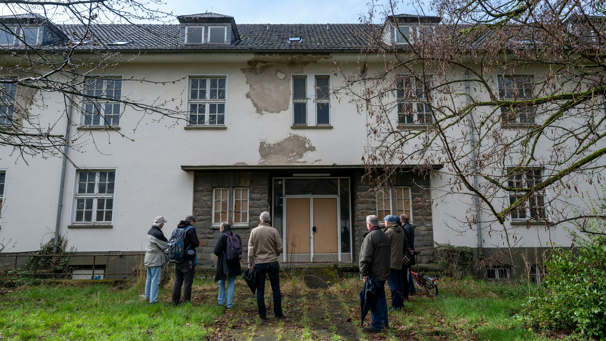 30.03.2023, Köln: Das heute leerstehende Haus 30 des Krankenhauses Merheim war einst die Luftnachrichtenzentrale des Fliegerhorstes Ostheim. Es gilt als Baudenkmal. Foto: Uwe Weiser