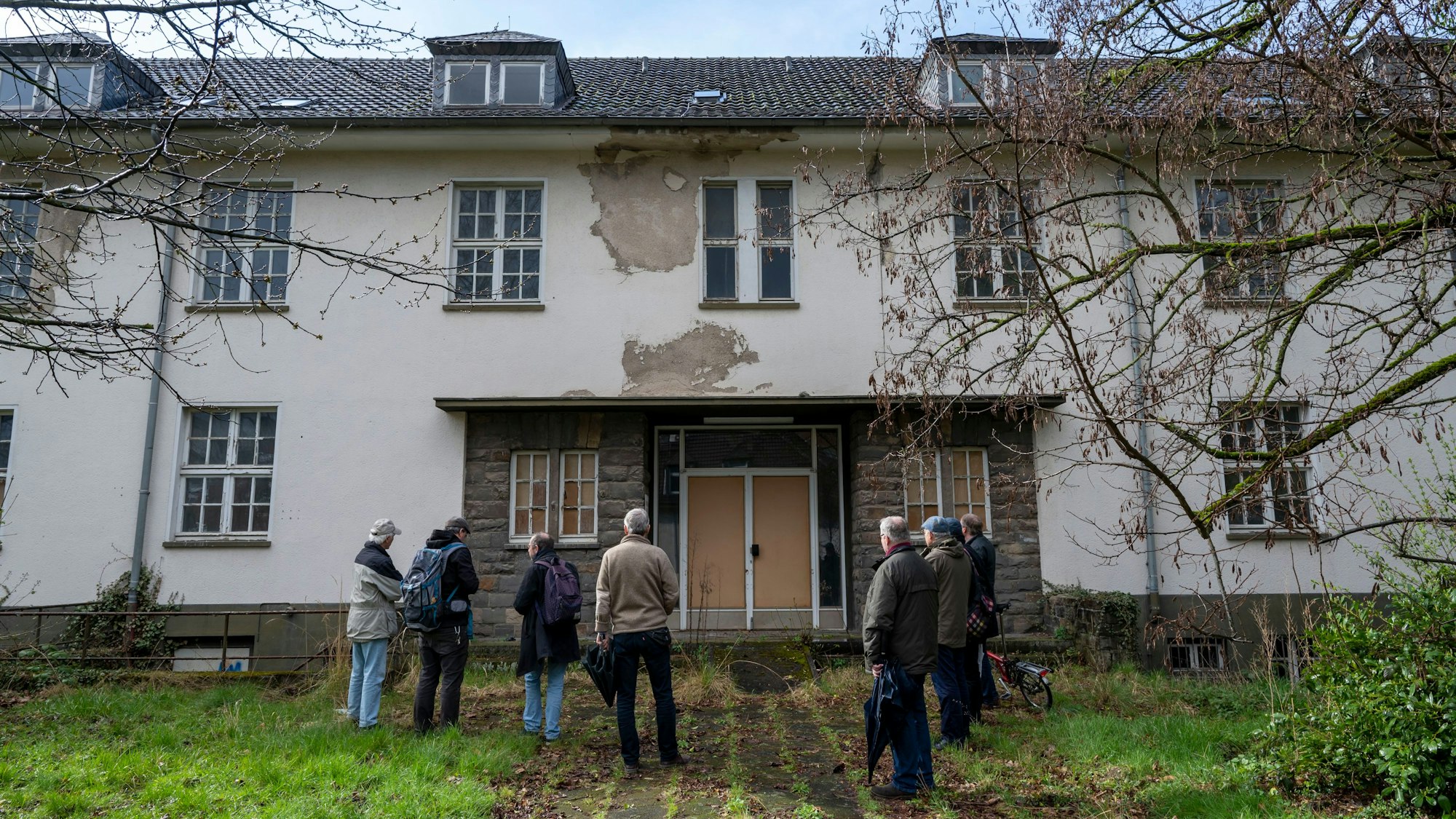 30.03.2023, Köln: Das heute leerstehende Haus 30 des Krankenhauses Merheim war einst die Luftnachrichtenzentrale des Fliegerhorstes Ostheim. Es gilt als Baudenkmal. Foto: Uwe Weiser